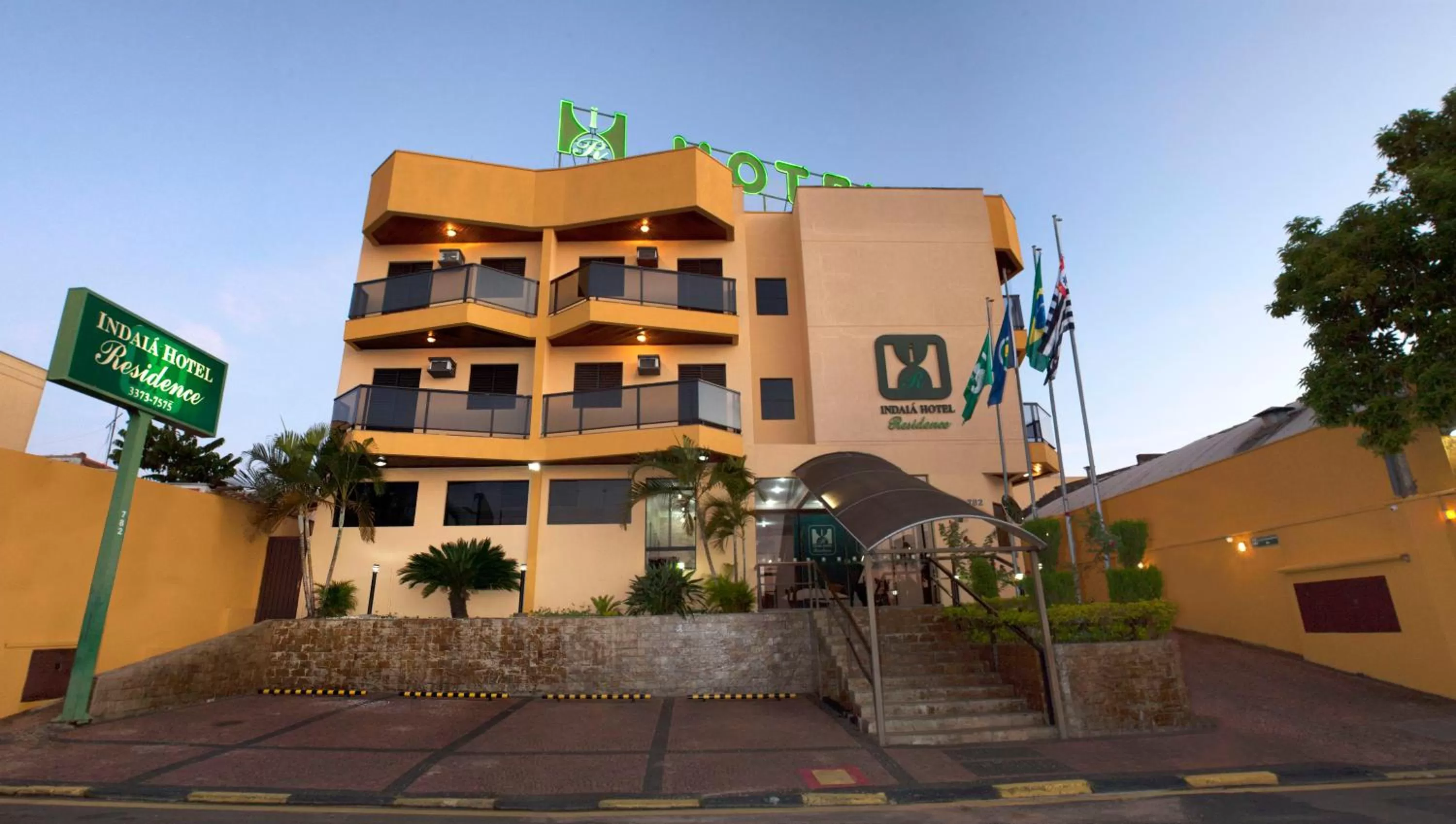 Facade/entrance in Indaiá Hotel Residence