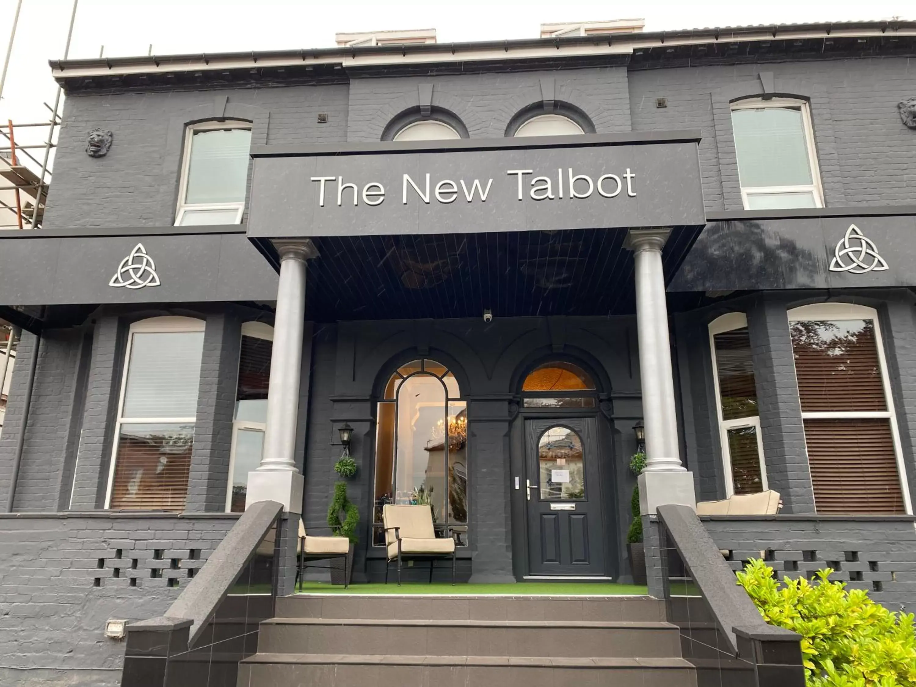 Facade/entrance in The New Talbot Hotel