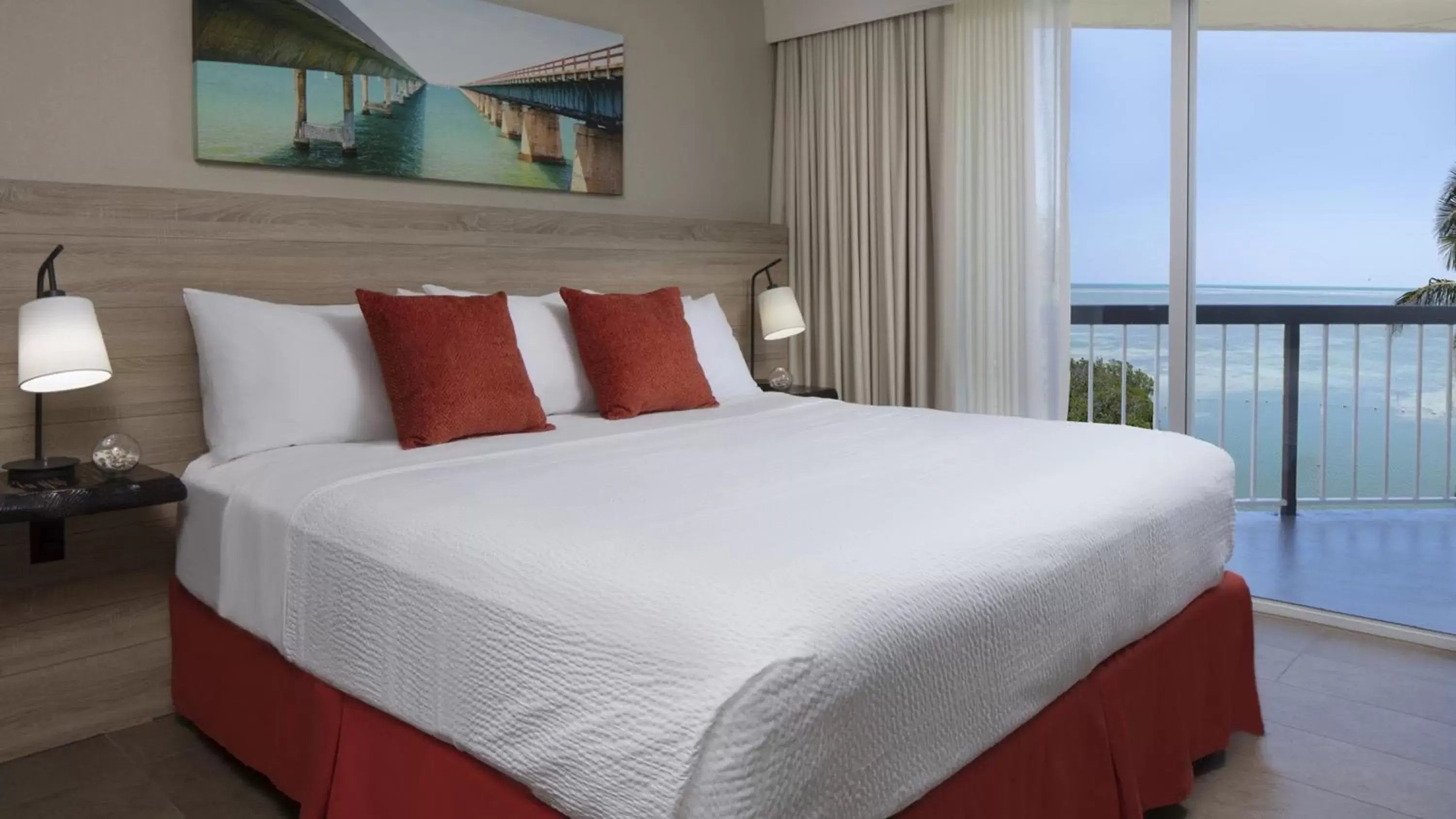 Bed in Pelican Cove Resort & Marina