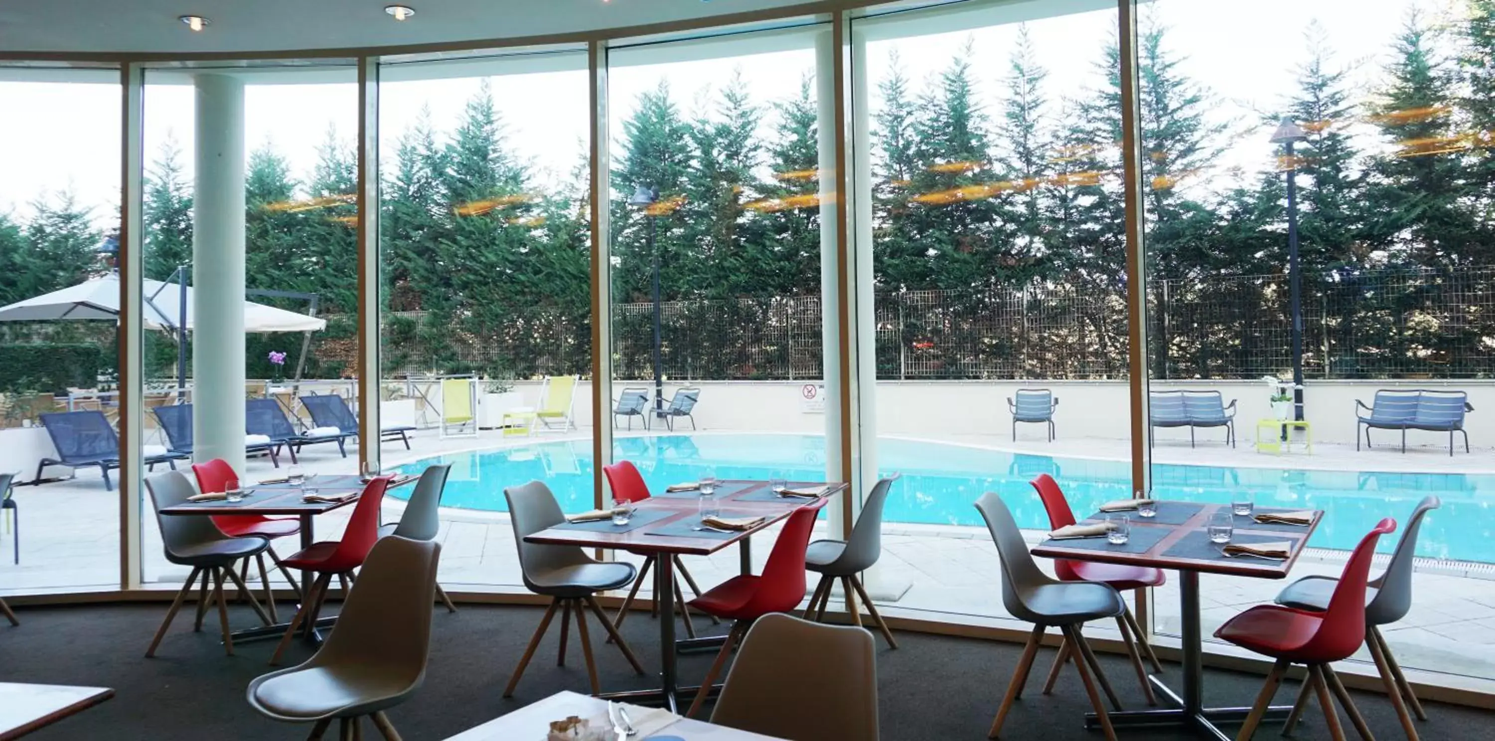 Restaurant/places to eat, Swimming Pool in Novotel Roma Est