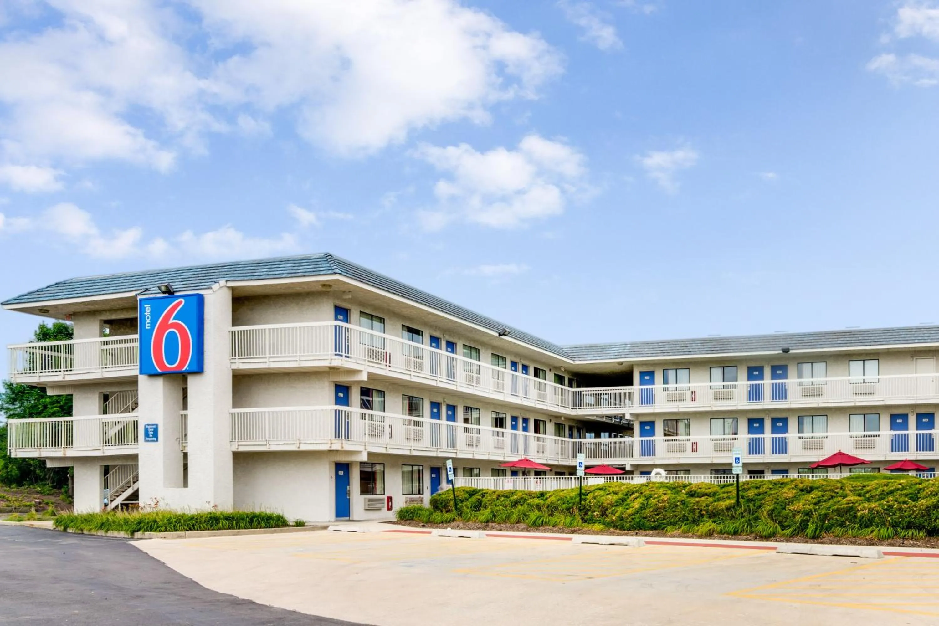 Facade/entrance in Motel 6-Rolling Meadows, IL - Chicago Northwest