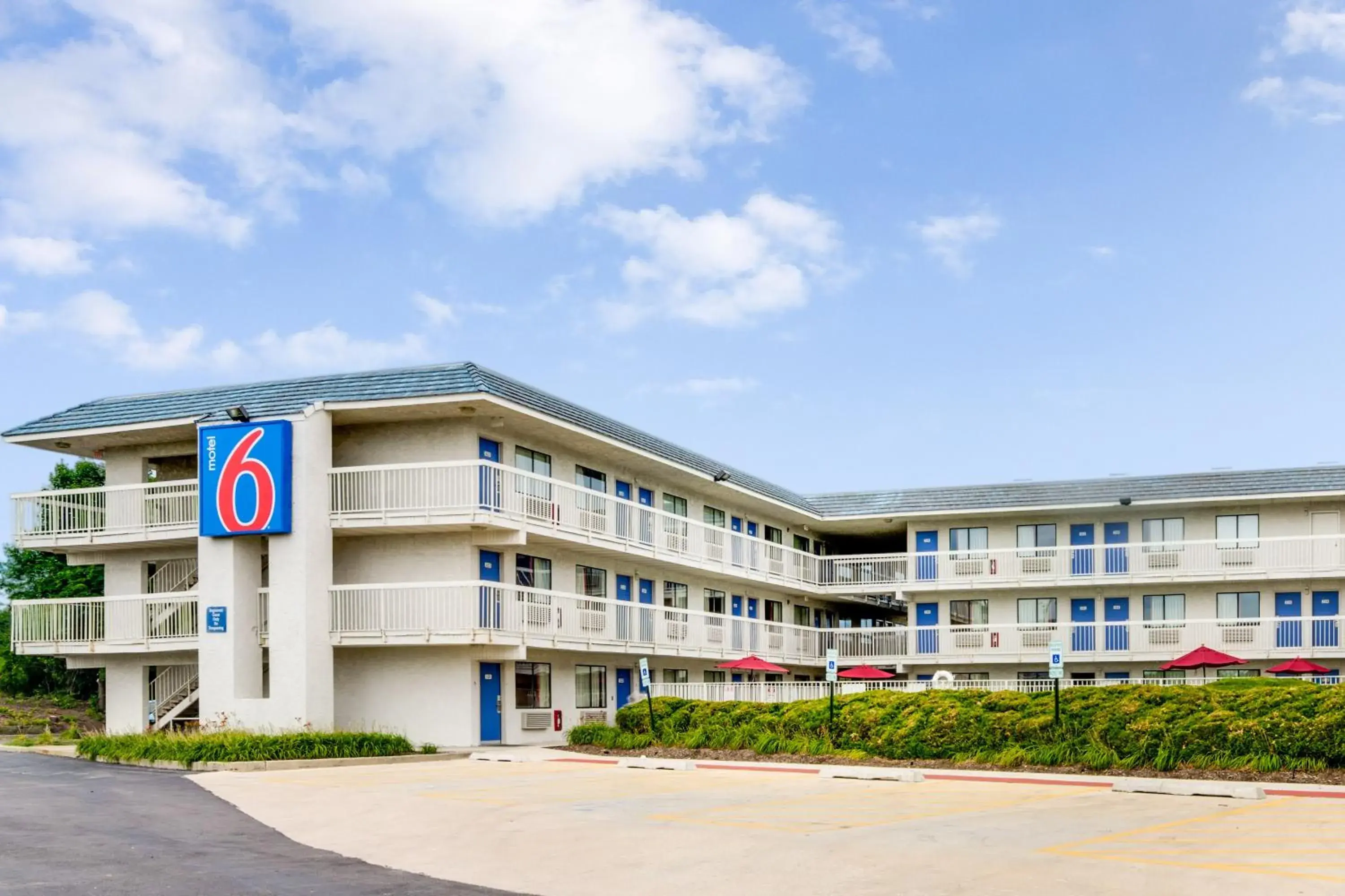 Facade/entrance in Motel 6-Rolling Meadows, IL - Chicago Northwest Facade/entrance in Motel 6-Rolling Meadows, IL - Chicago Northwest