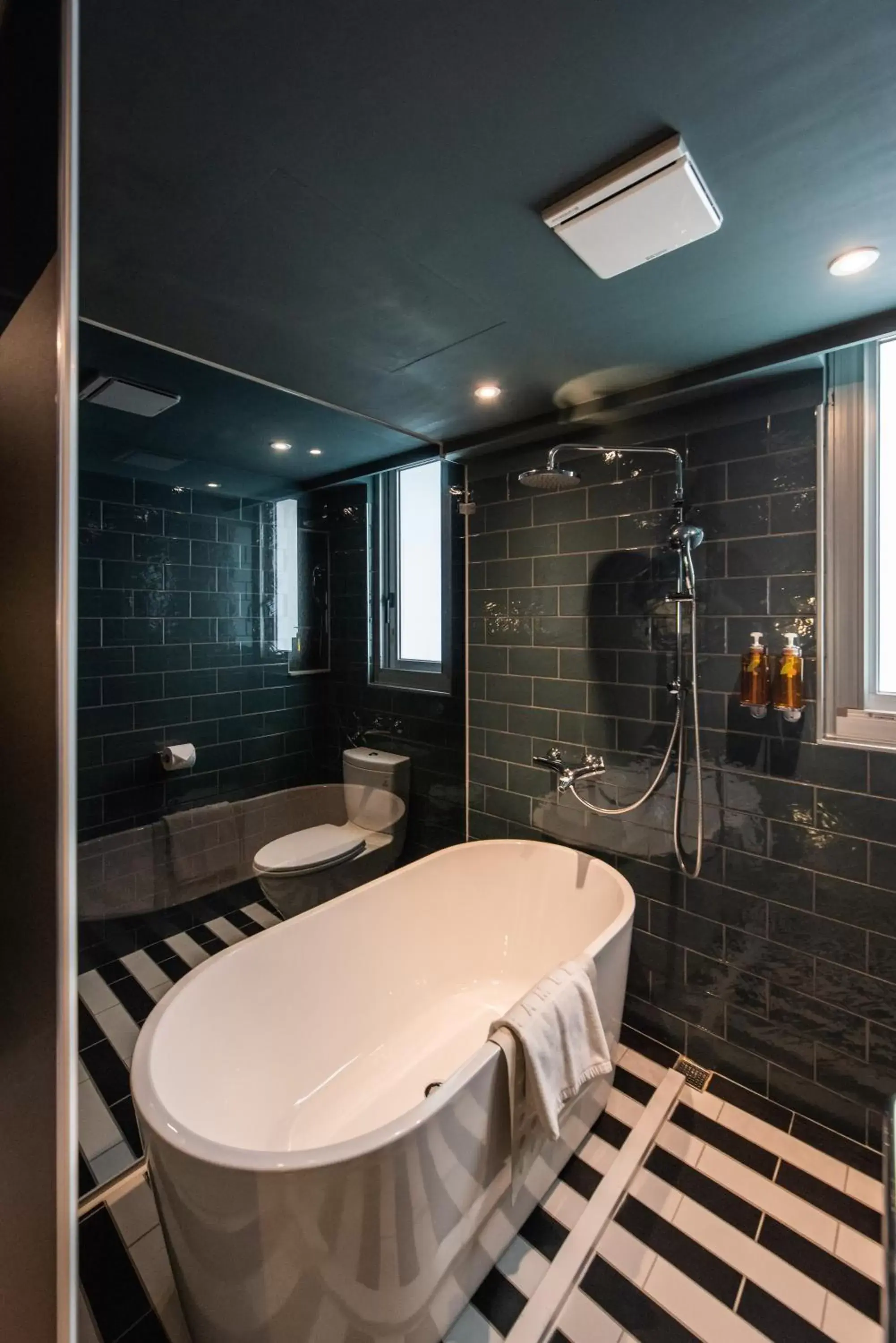 Bath, Bathroom in Ramble Hotel