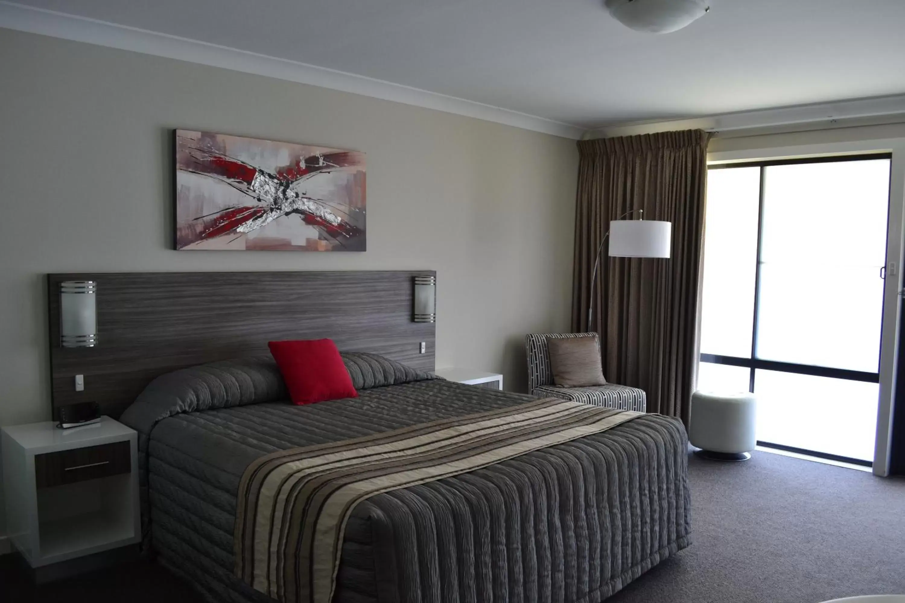 Day, Bed in Cattlemans Country Motor Inn & Serviced Apartments