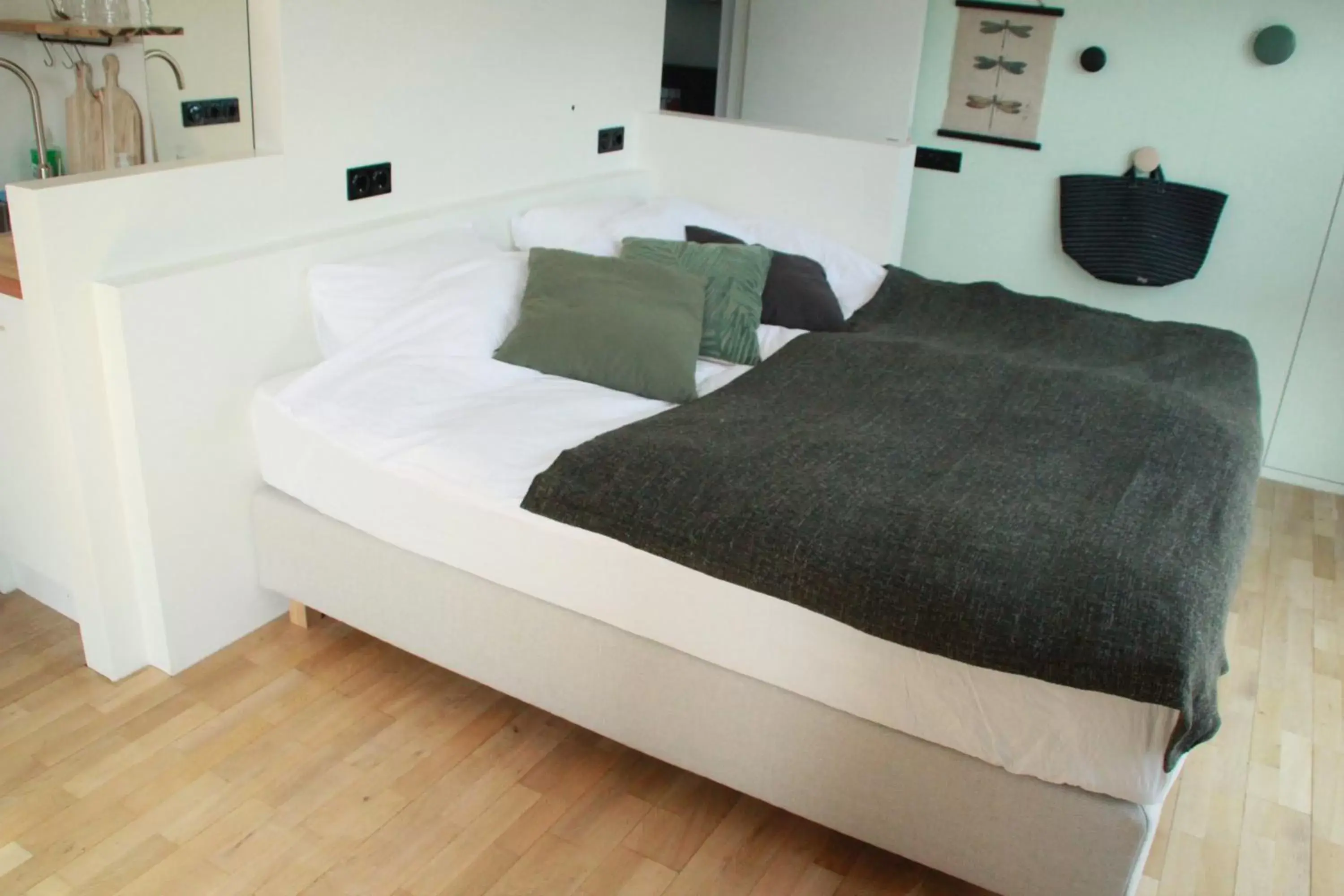 Bed in Houseboat Studio Sooki