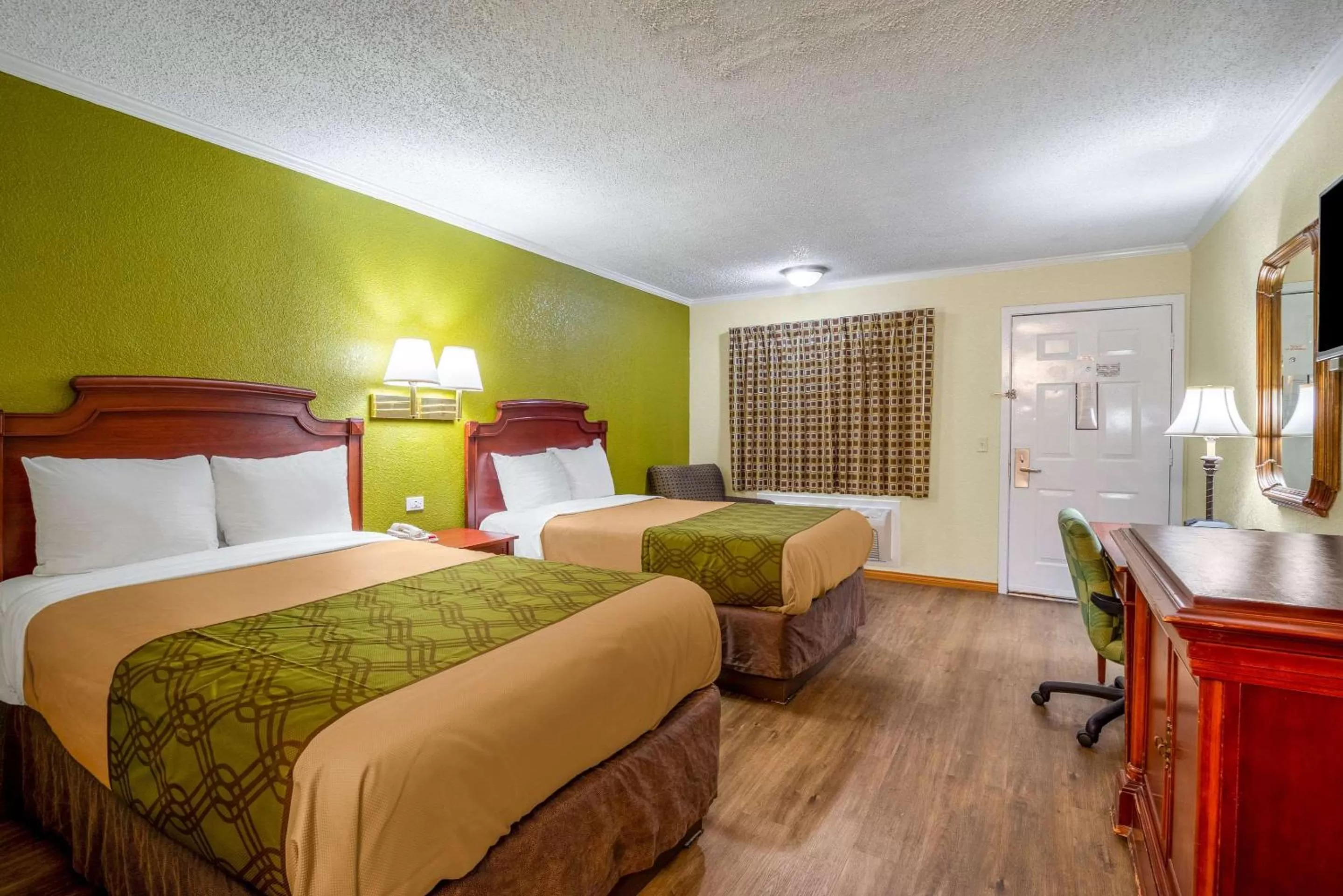 Photo of the whole room, Bed in Rodeway Inn & Suites Fort Jackson
