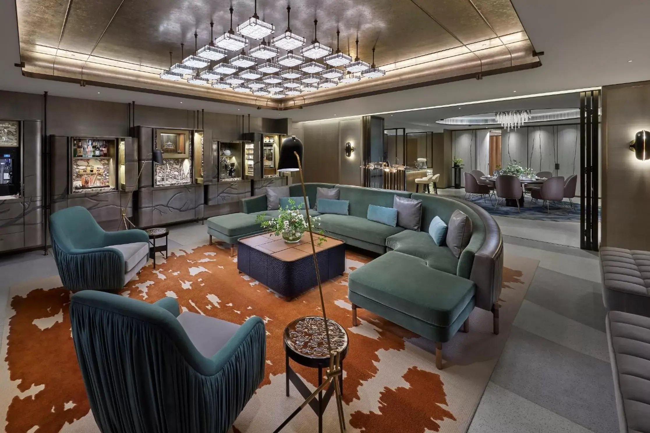 Living room, Lounge/Bar in The Landmark Mandarin Oriental, Hong Kong