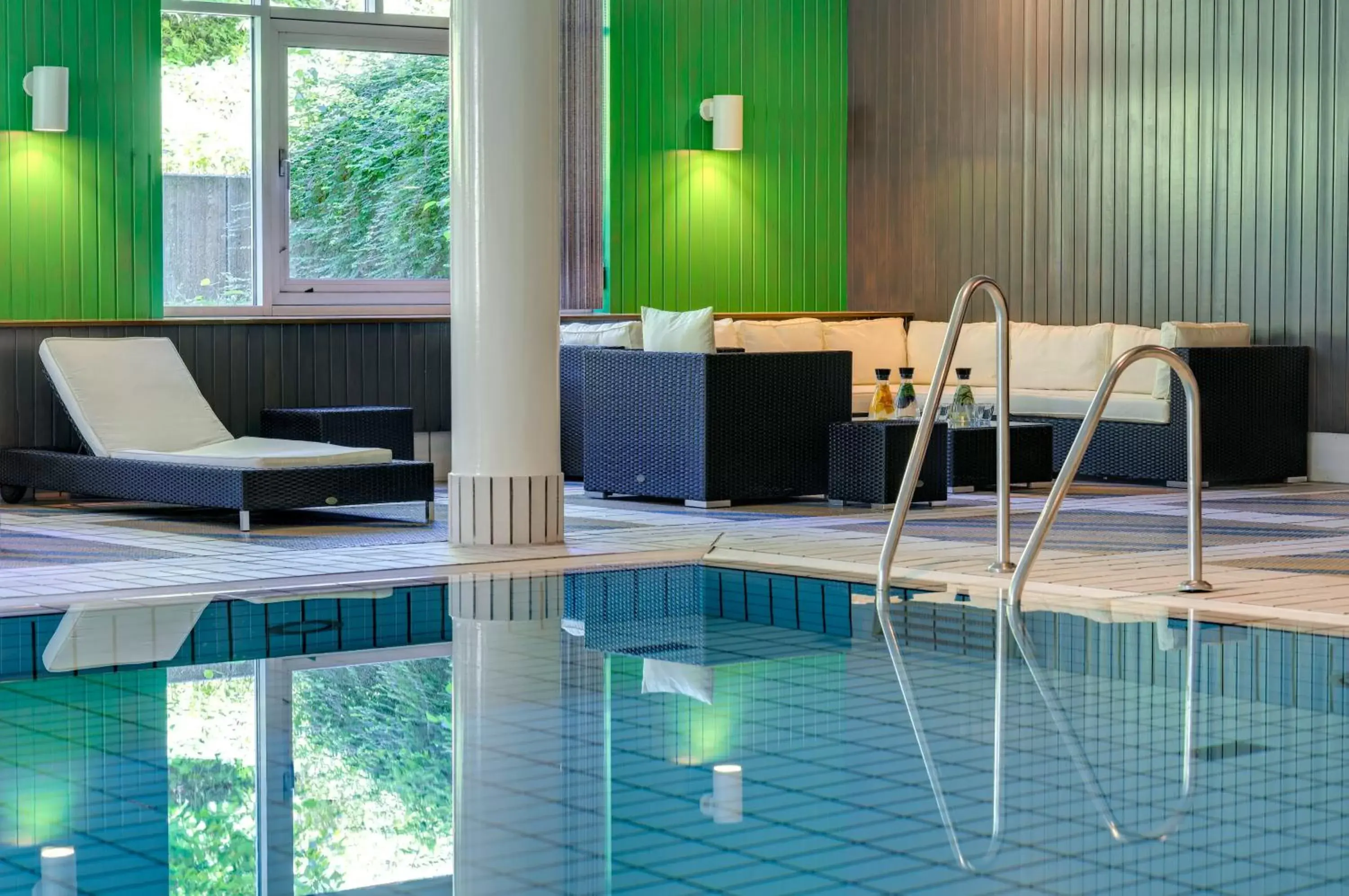 Swimming Pool in Radisson Blu Hotel Dortmund