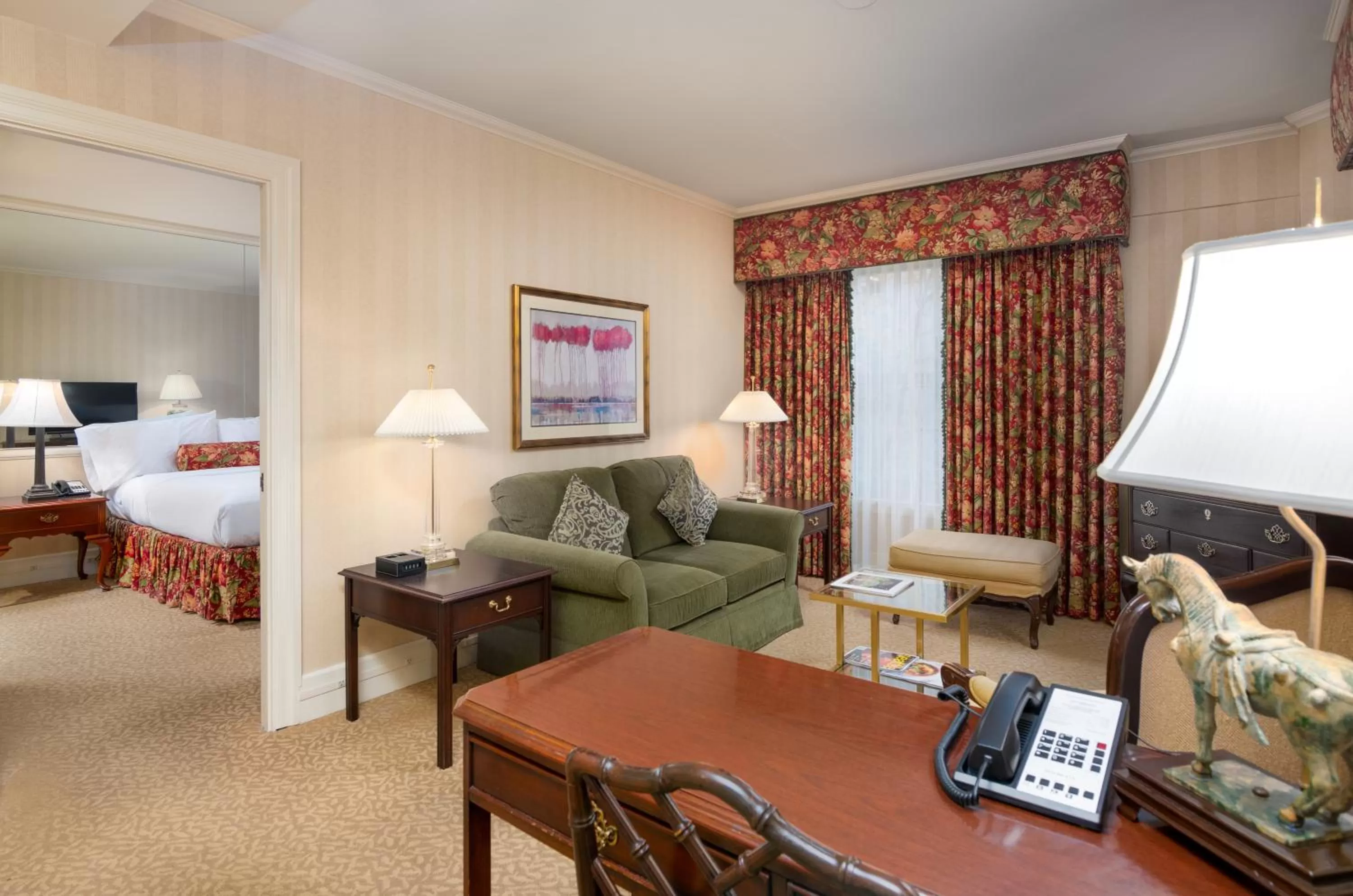 Living room, Bed in Mayflower Park Hotel