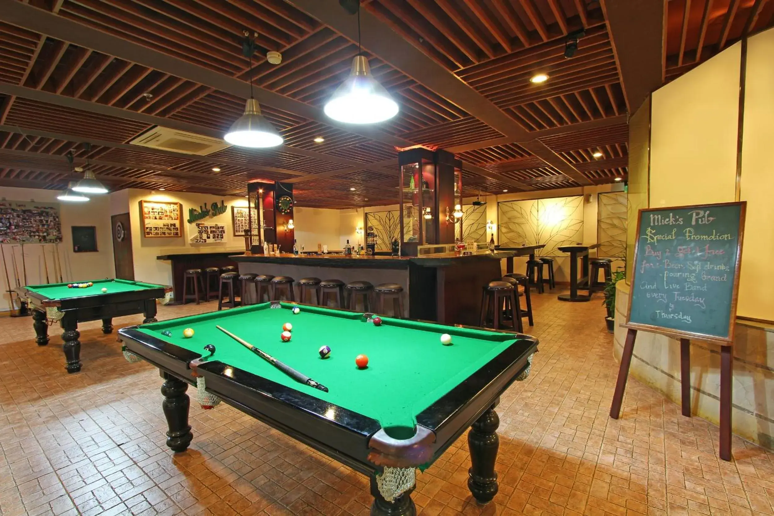 Lounge or bar in Harmoni Suites Hotel Lounge or bar in Harmoni Suites Hotel