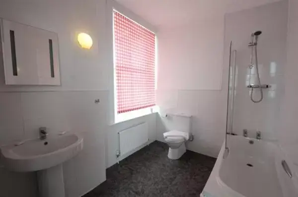 Bathroom in West Rocks Townhouse