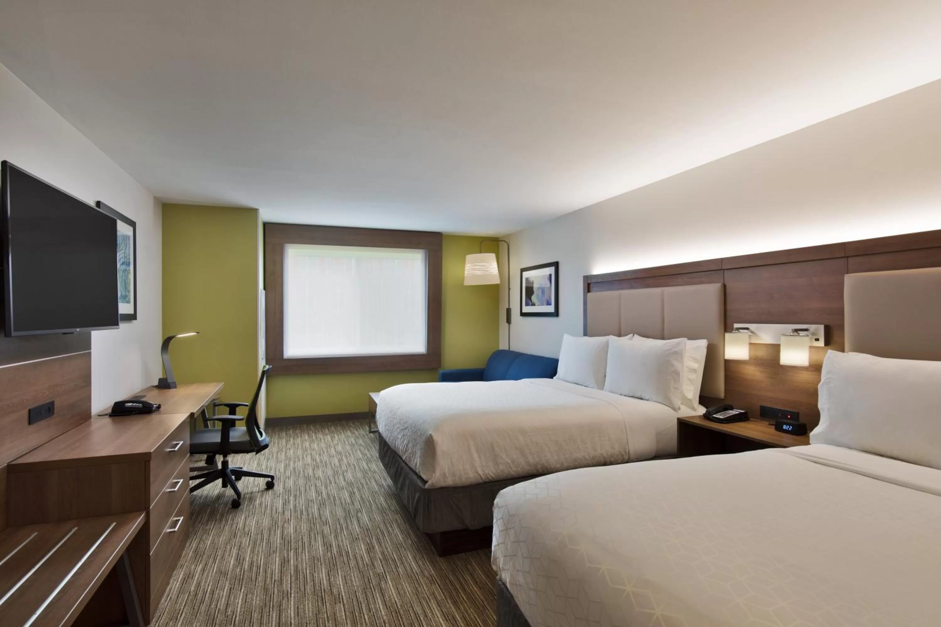 Photo of the whole room, Bed in Holiday Inn Express & Suites - Portland Airport - Cascade Stn by IHG