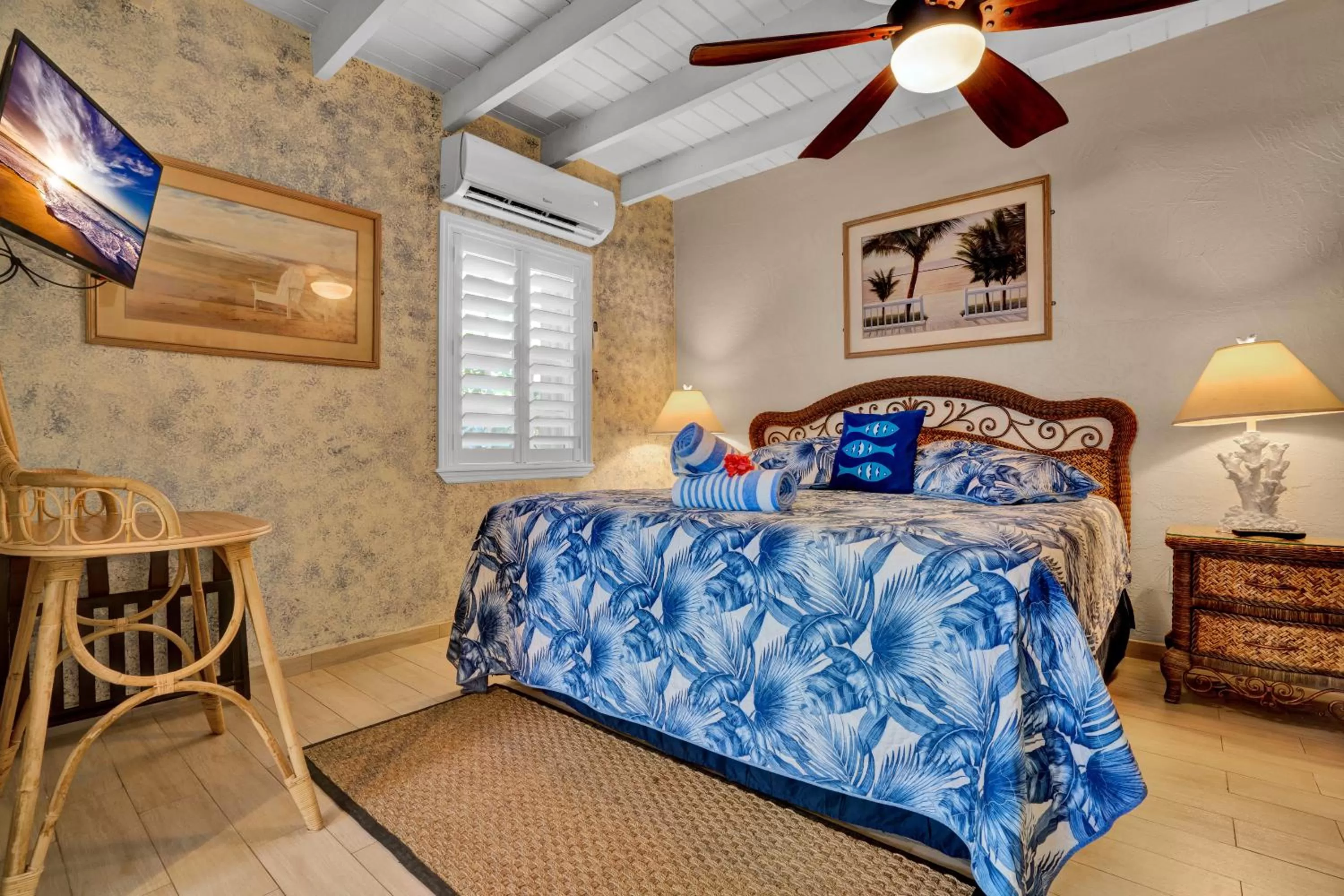 Bedroom, Bed in Island Bay Resort