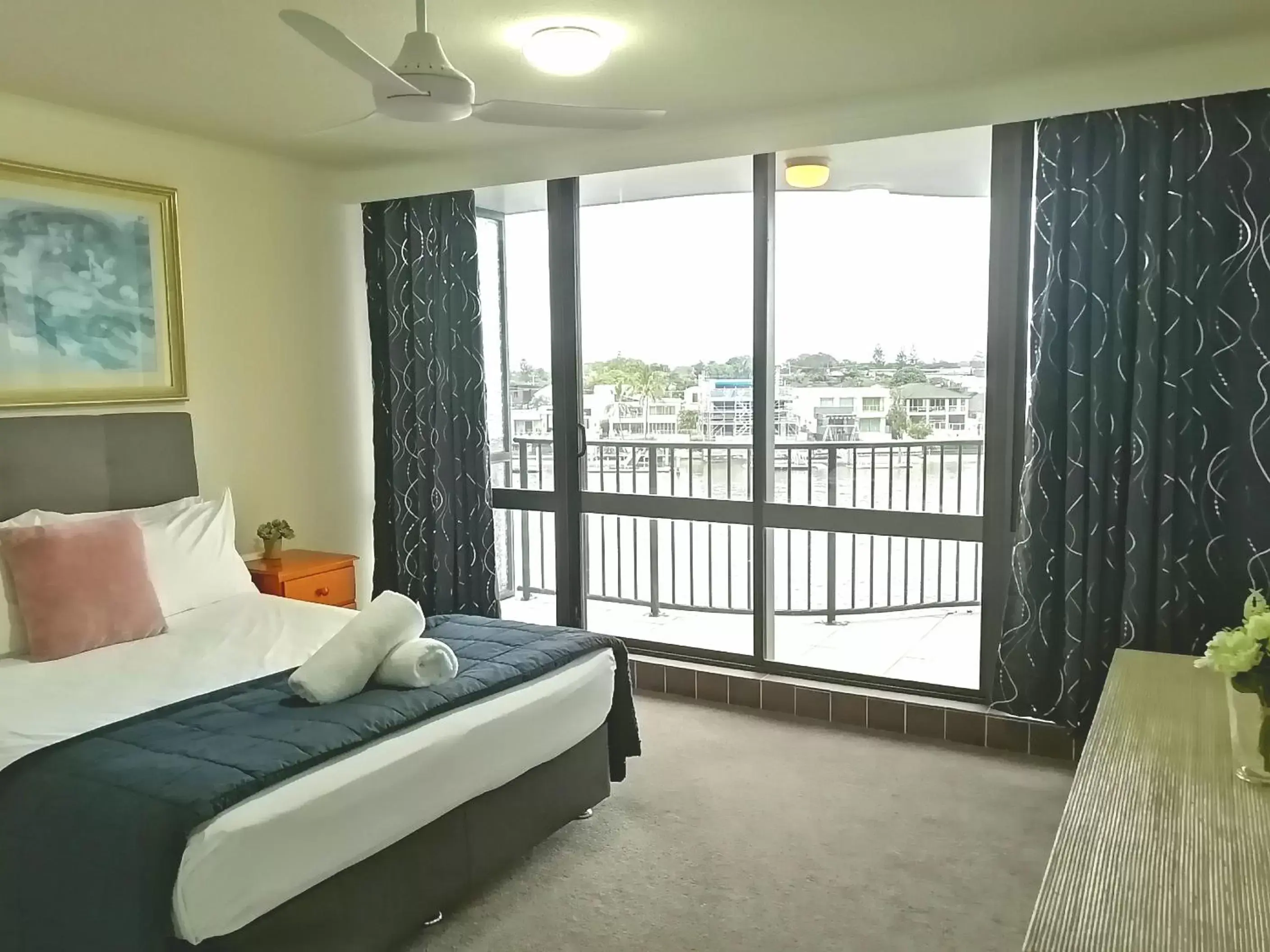 Bed in Silverton Apartment Resort Surfers Paradise