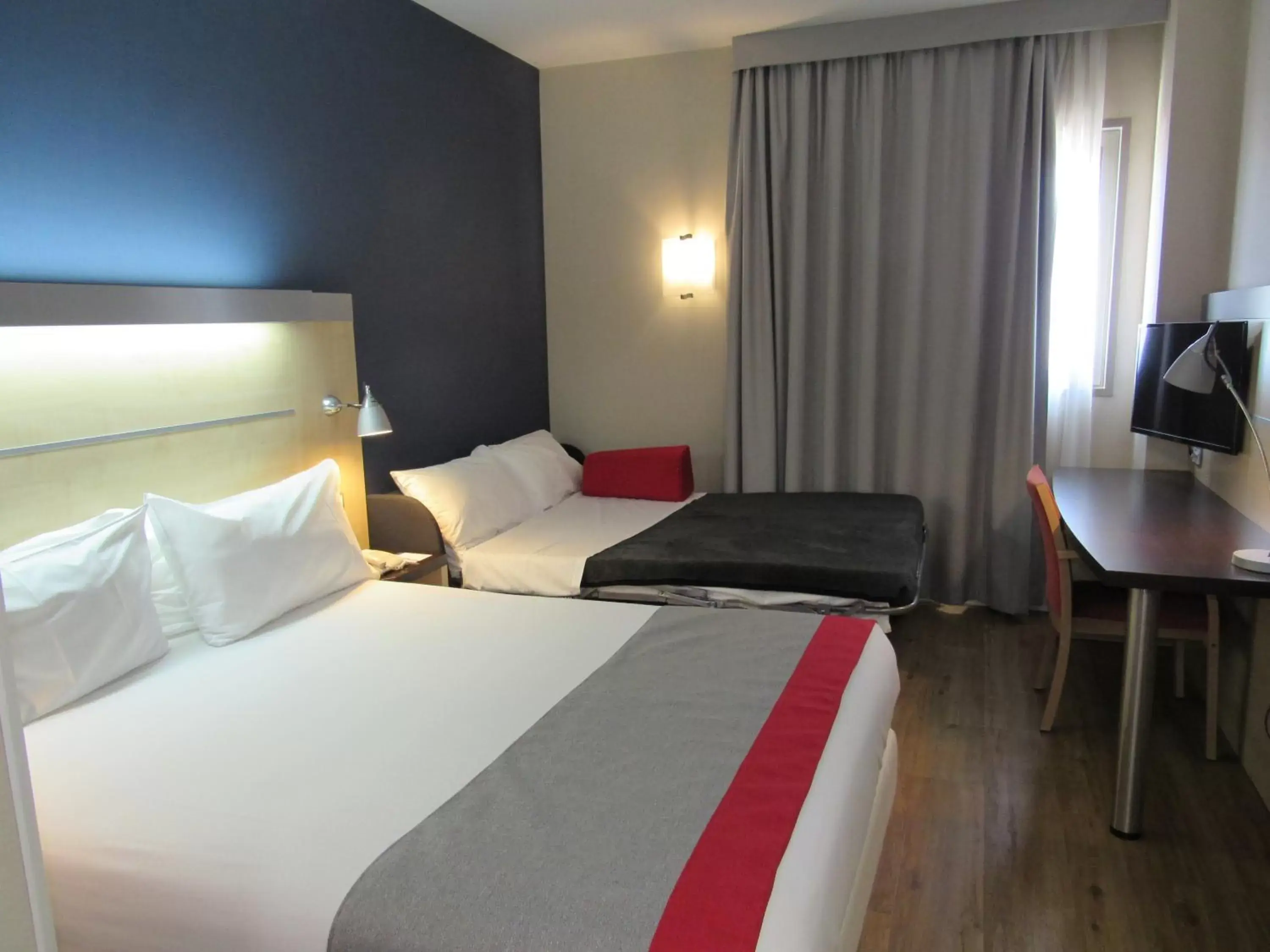 Bed in Holiday Inn Express Madrid-Alcorcón, an IHG Hotel