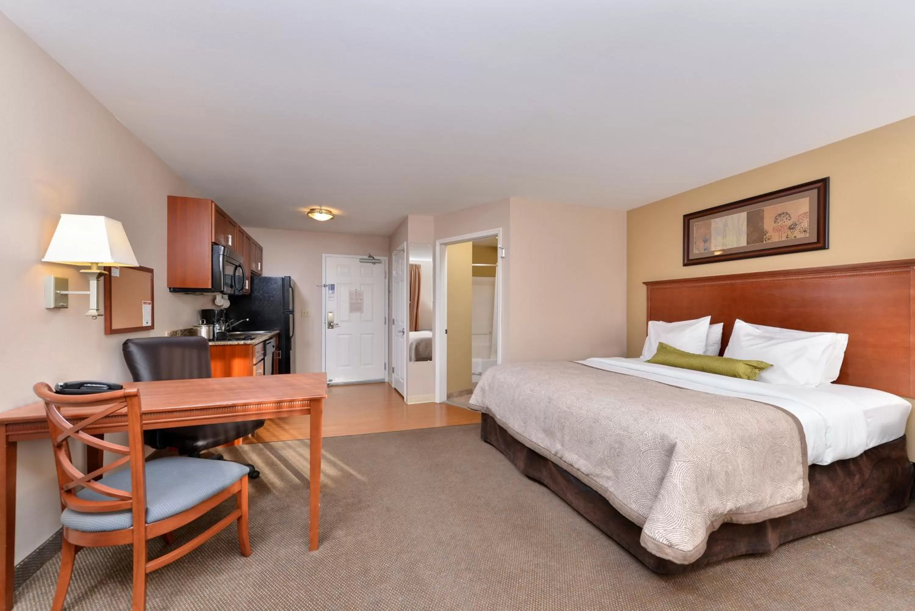 Photo of the whole room, Bed in Candlewood Suites Williston by IHG