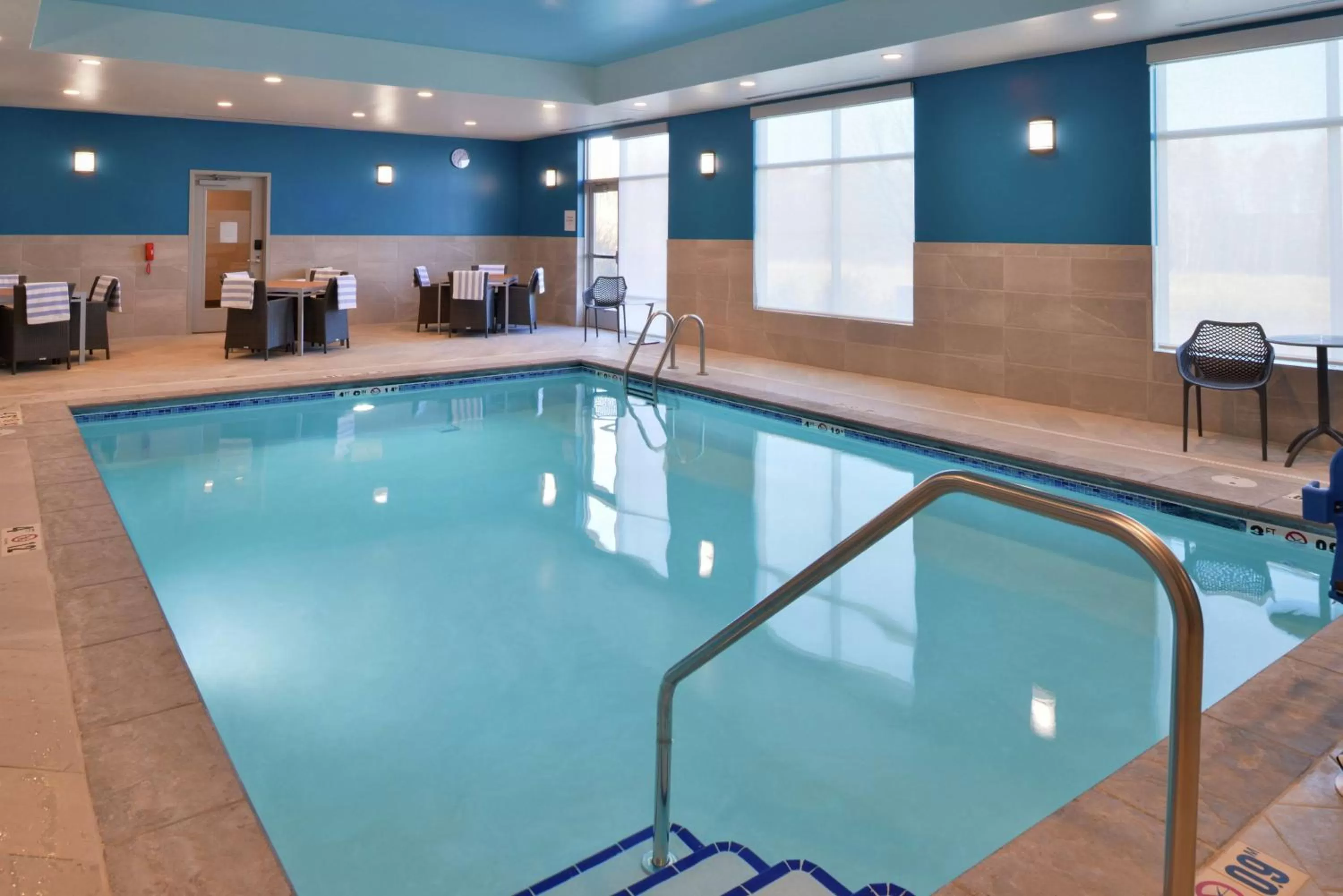 Pool view in Hampton Inn Lakeville Minneapolis, Mn