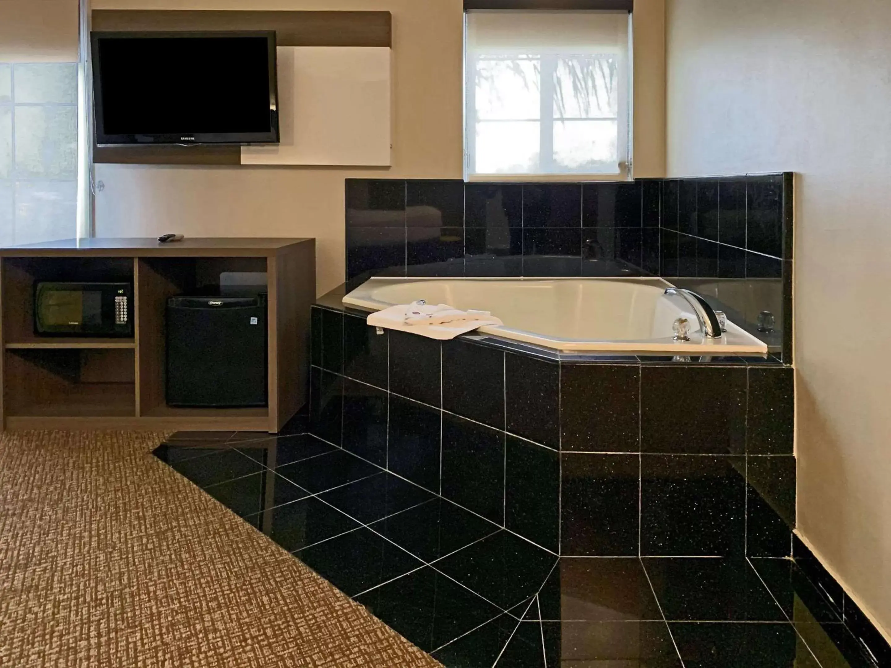 Kitchen/Kitchenette in Comfort Suites Oceanside Camp Pendleton Area