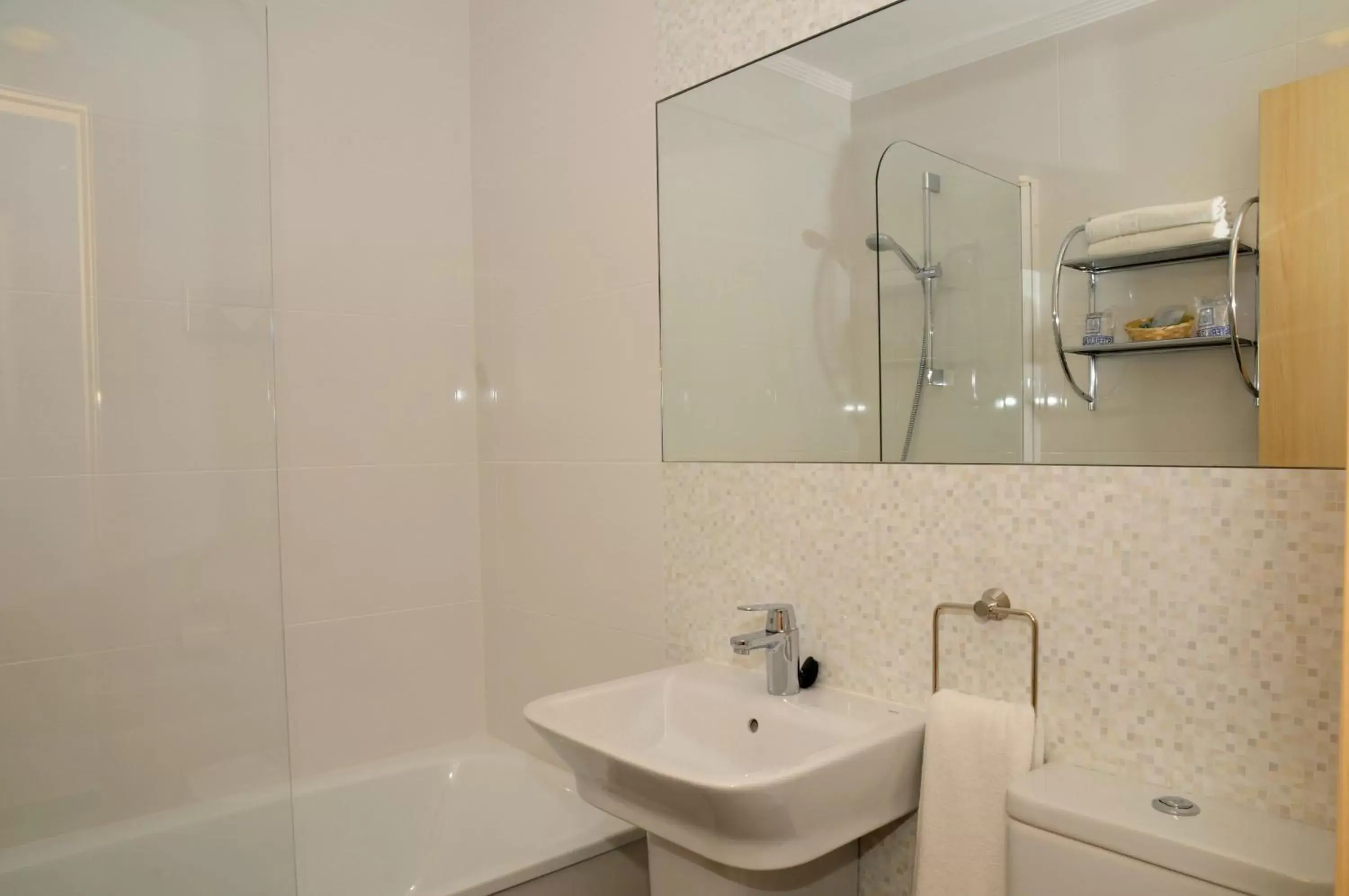 Bathroom in Hotel Nerja Club Spa by Dorobe