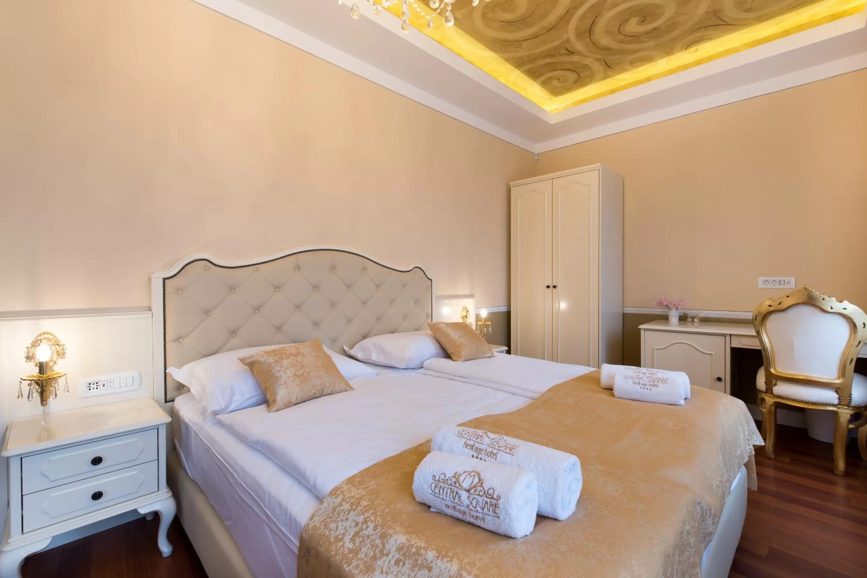 Bed in Central Square Heritage Hotel