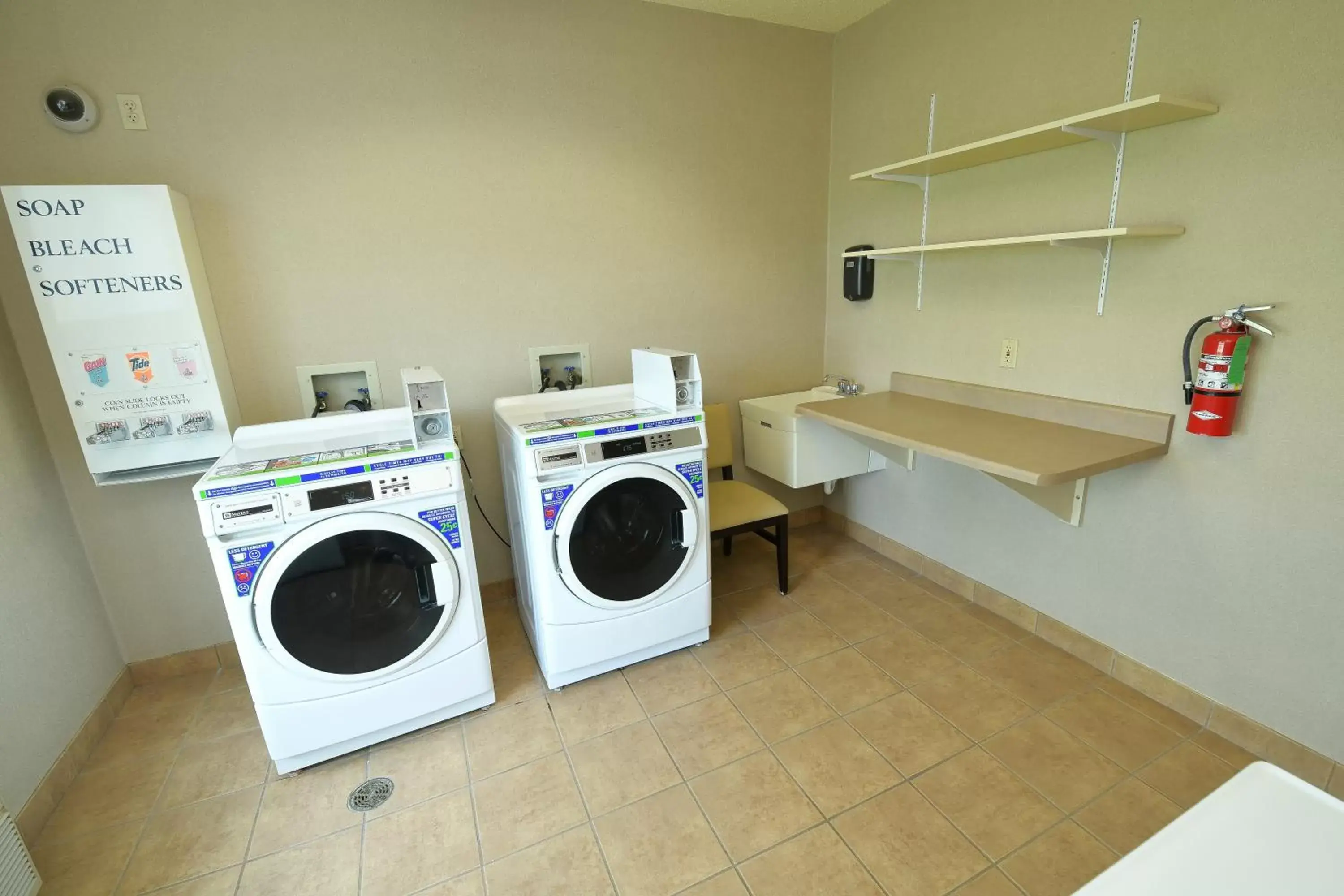 Other, Kitchen/Kitchenette in Holiday Inn Express Hotel & Suites Grand Forks, an IHG Hotel