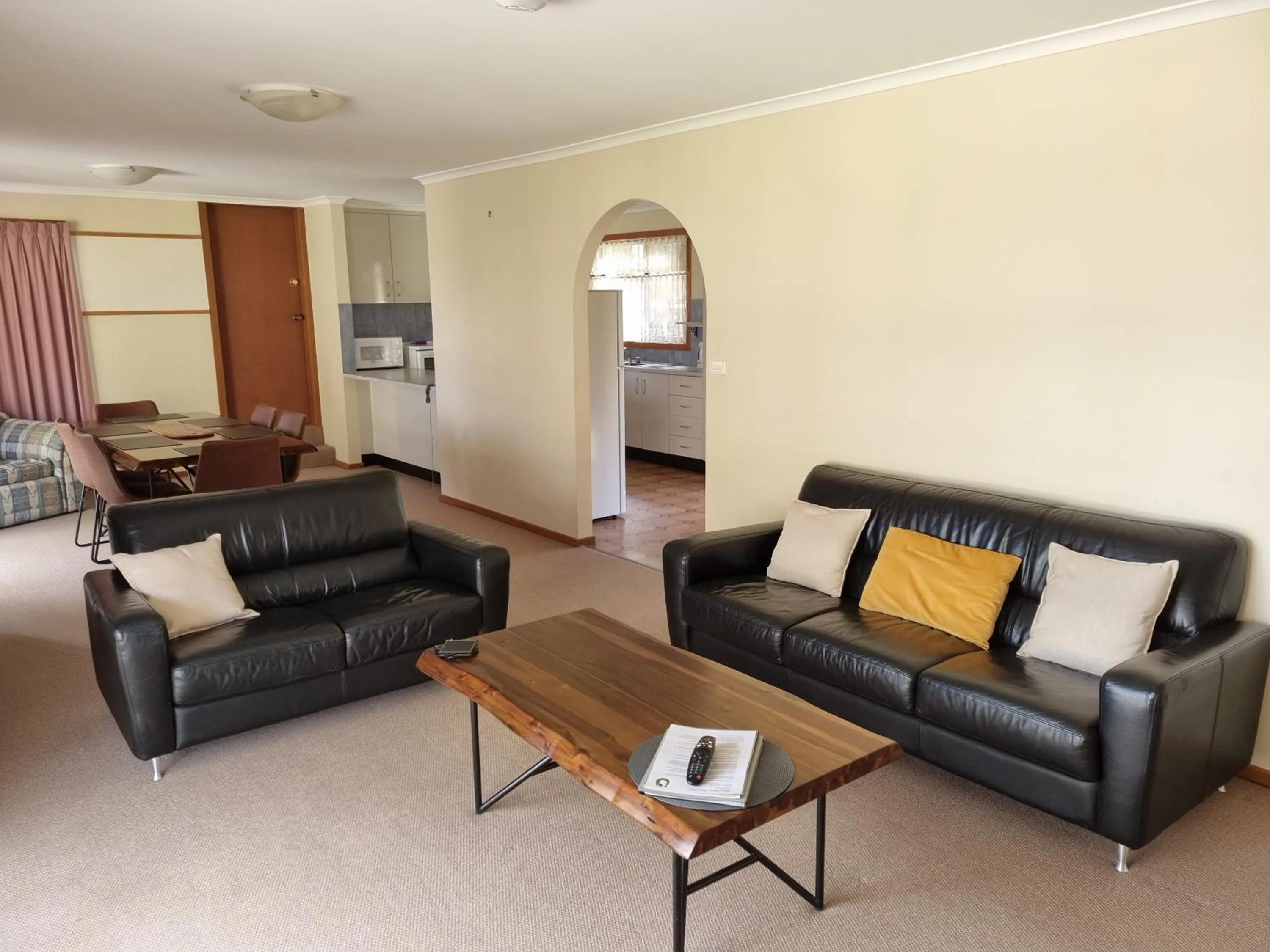 Living room in Golden Heritage Apartments Beechworth