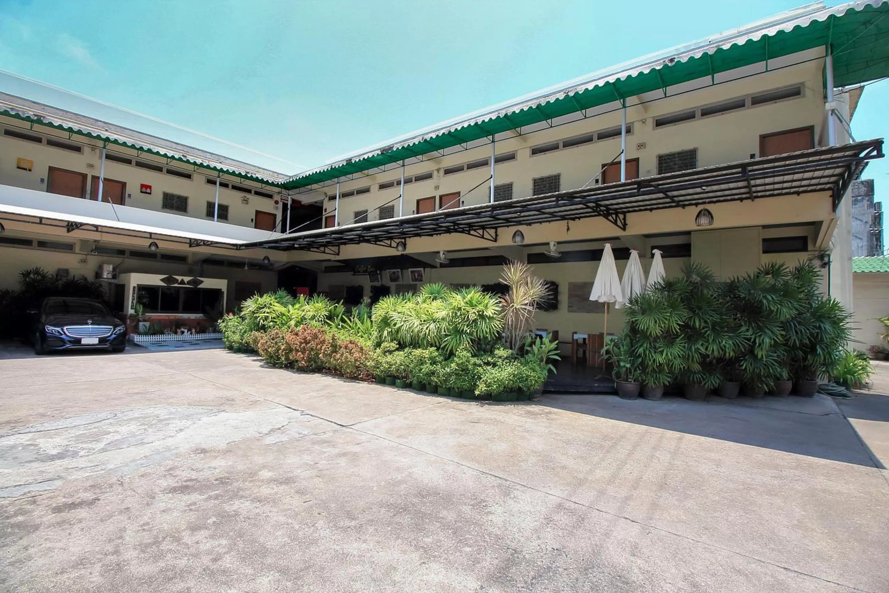 Facade/entrance in Rajata Hotel