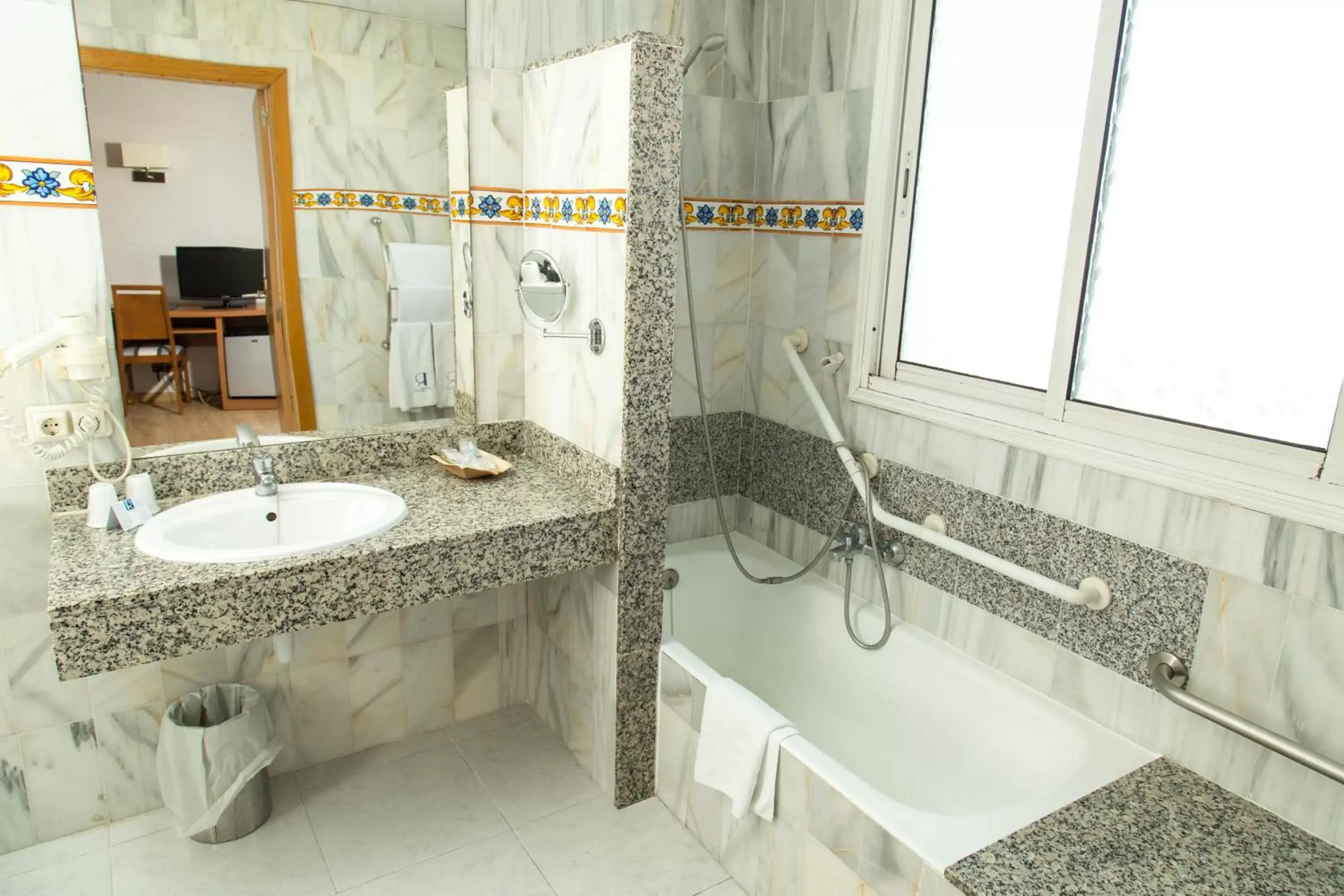 Bathroom in Ramblas Hotel