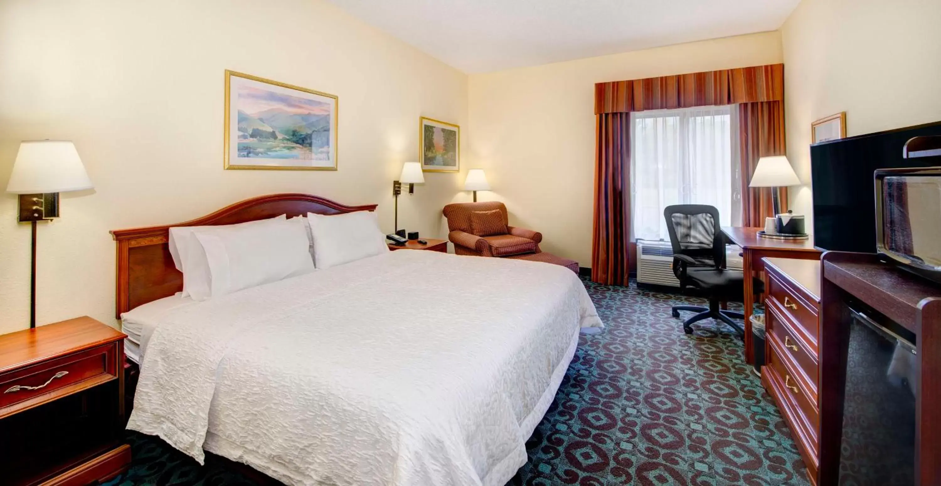 Bedroom, Bed in Hampton Inn Spartanburg Hotel