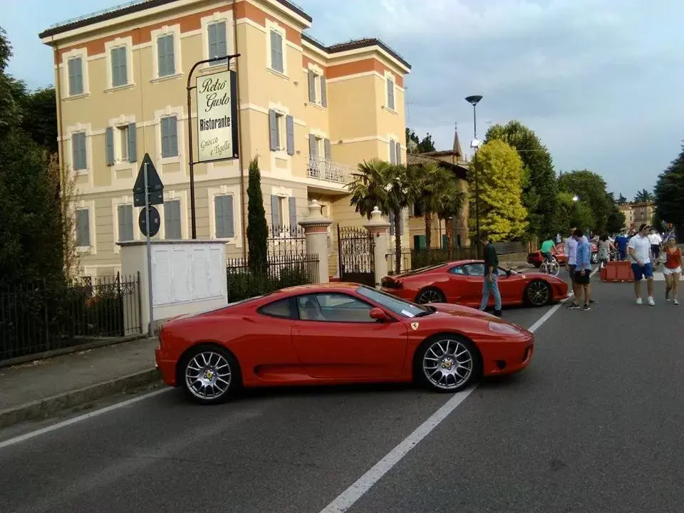 Street view, Property Building in Hotel Villa Maranello