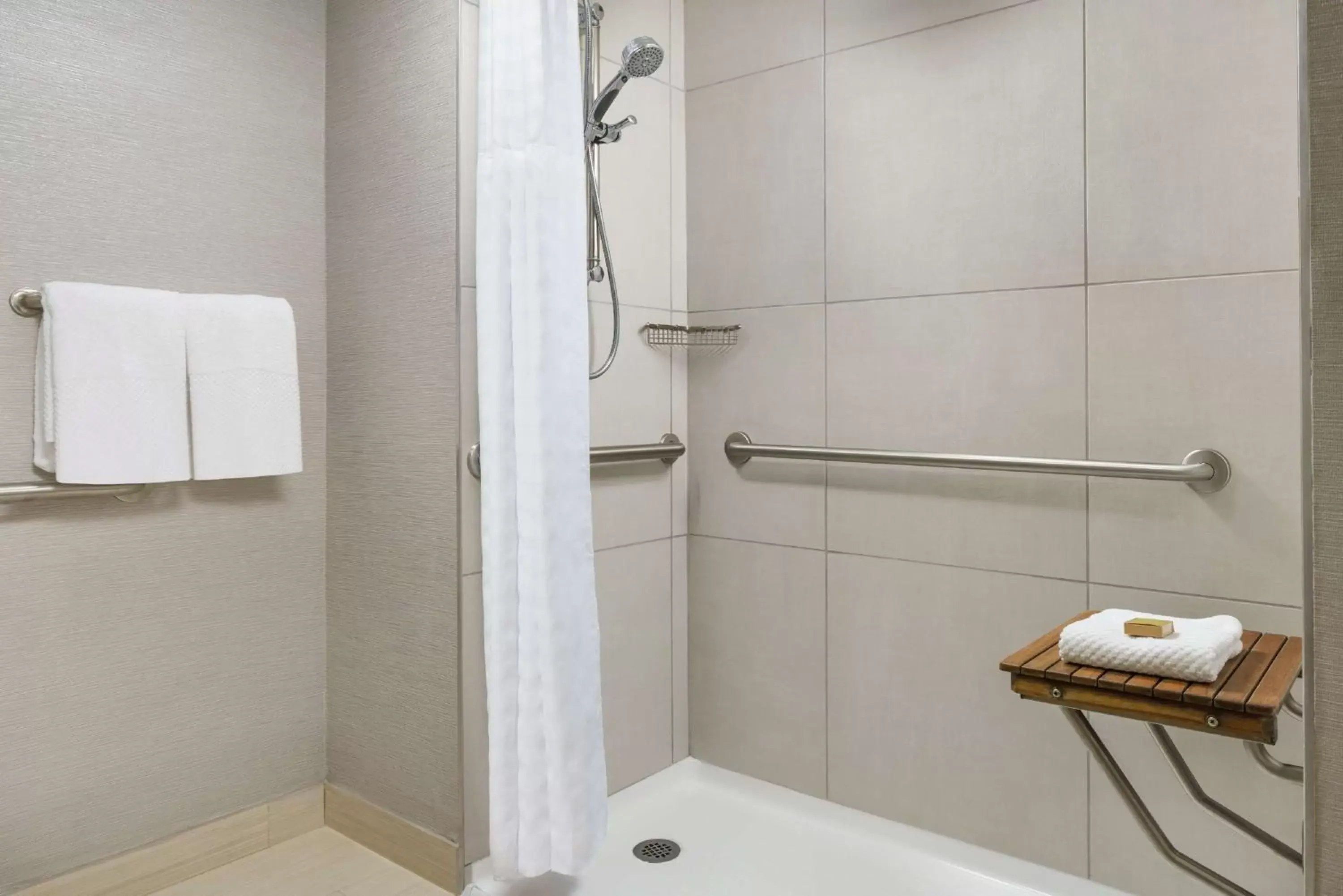 Bathroom in DoubleTree by Hilton Orlando Airport Hotel