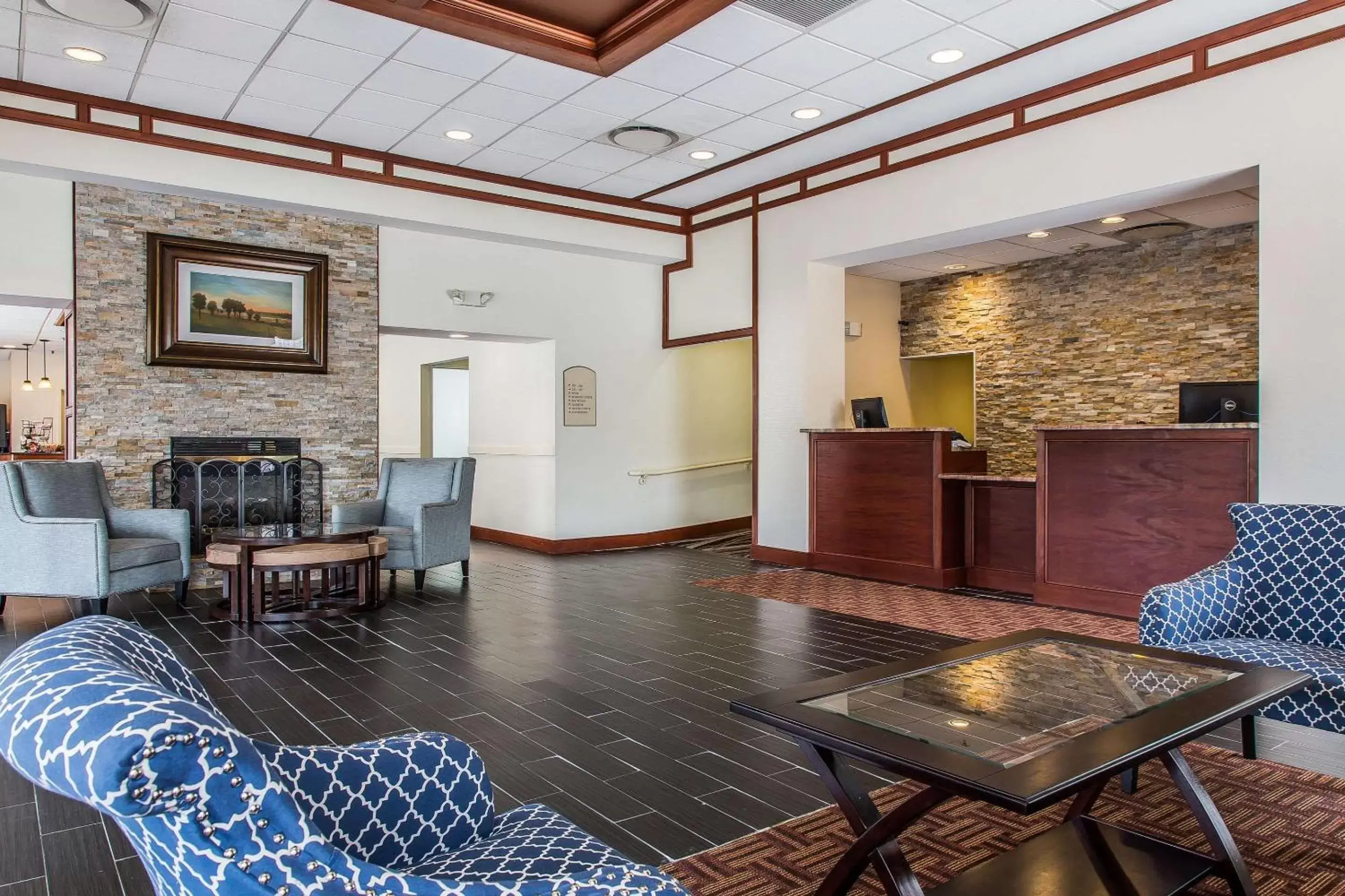 Lobby or reception in Clarion Hotel & Suites Hamden - New Haven