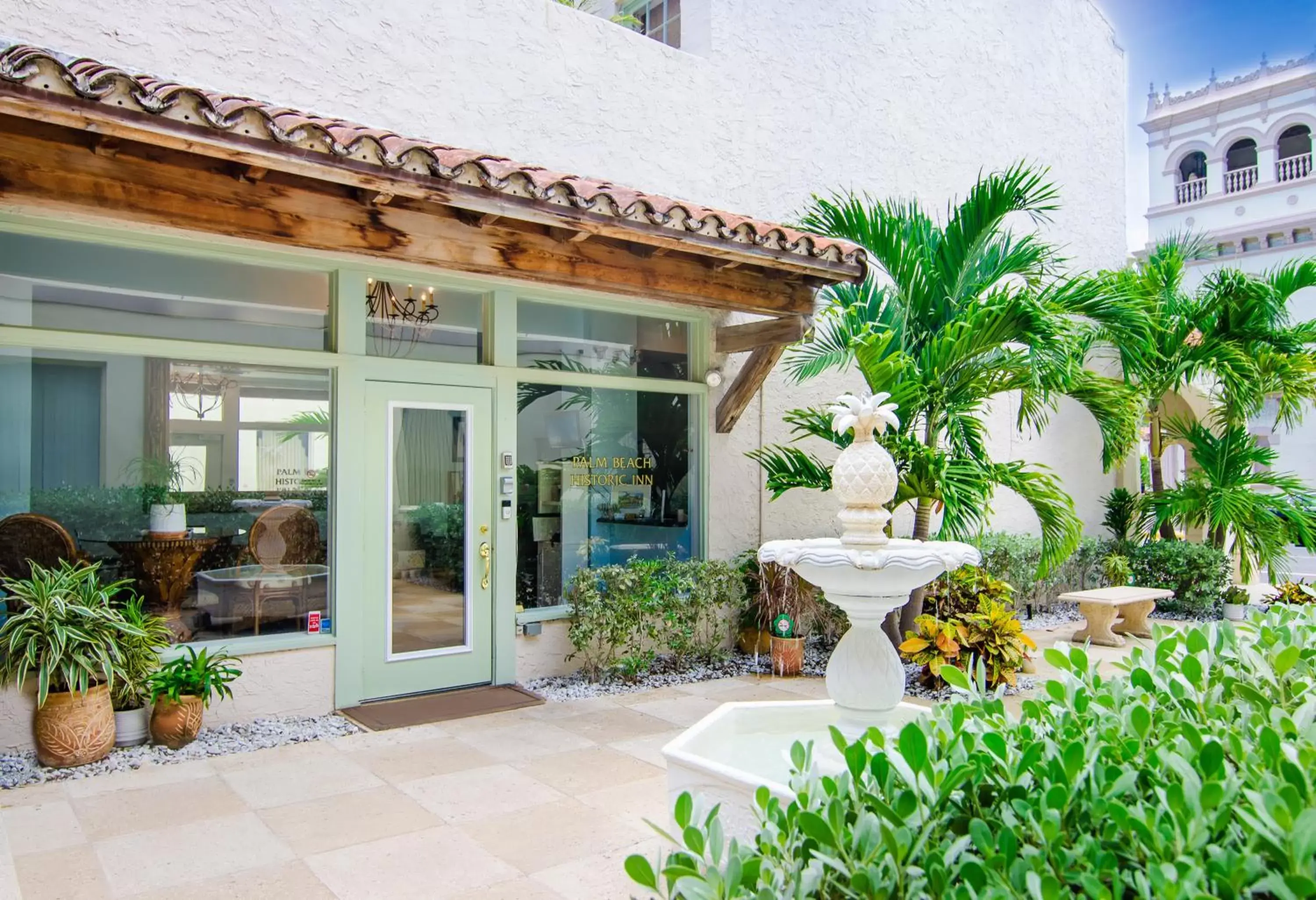 Facade/entrance in Palm Beach Historic Inn