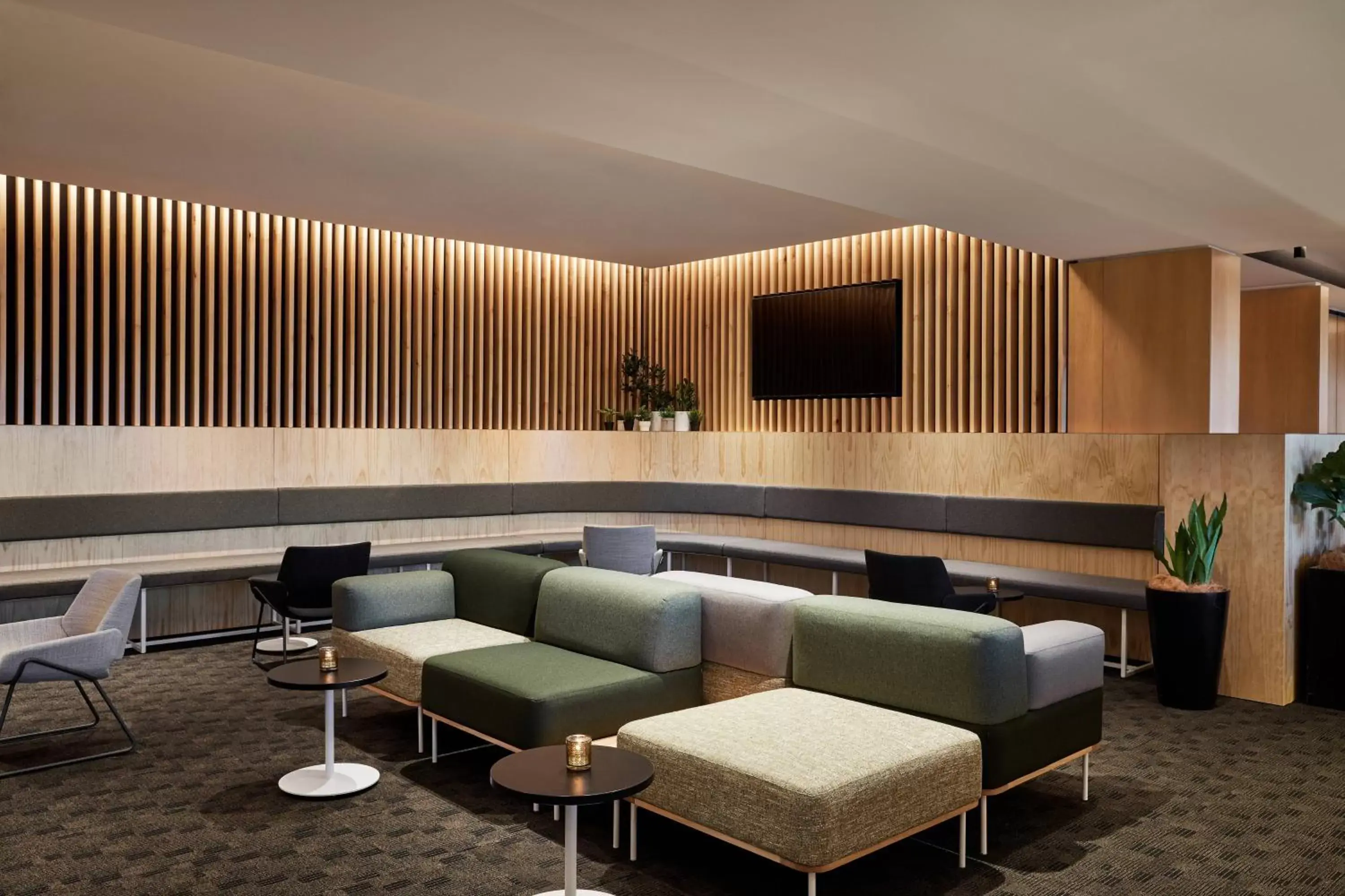 Lounge or bar in Courtyard by Marriott Sydney-North Ryde