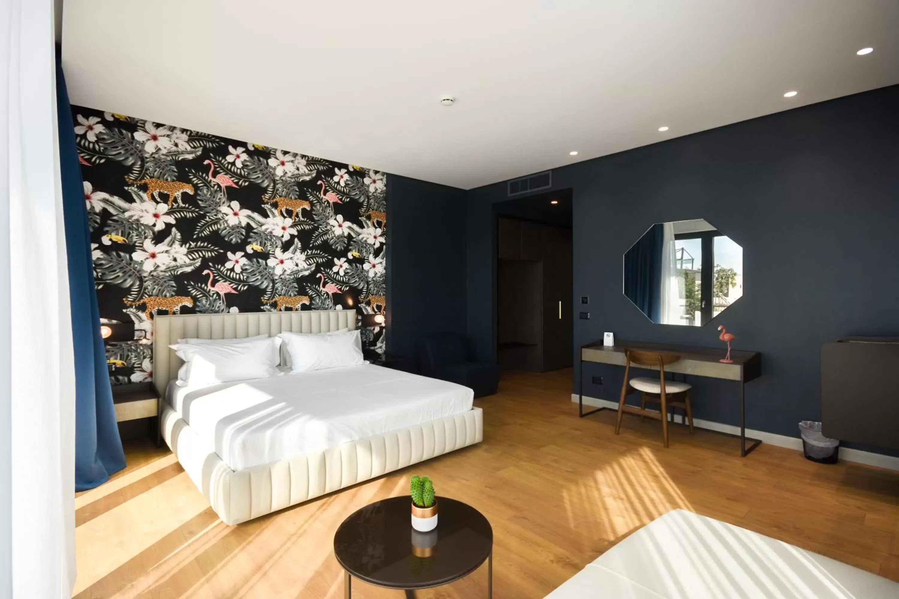 Premium Suite with Indoor Jetted Tub in Flamingo Hotel Premium Suite with Indoor Jetted Tub in Flamingo Hotel