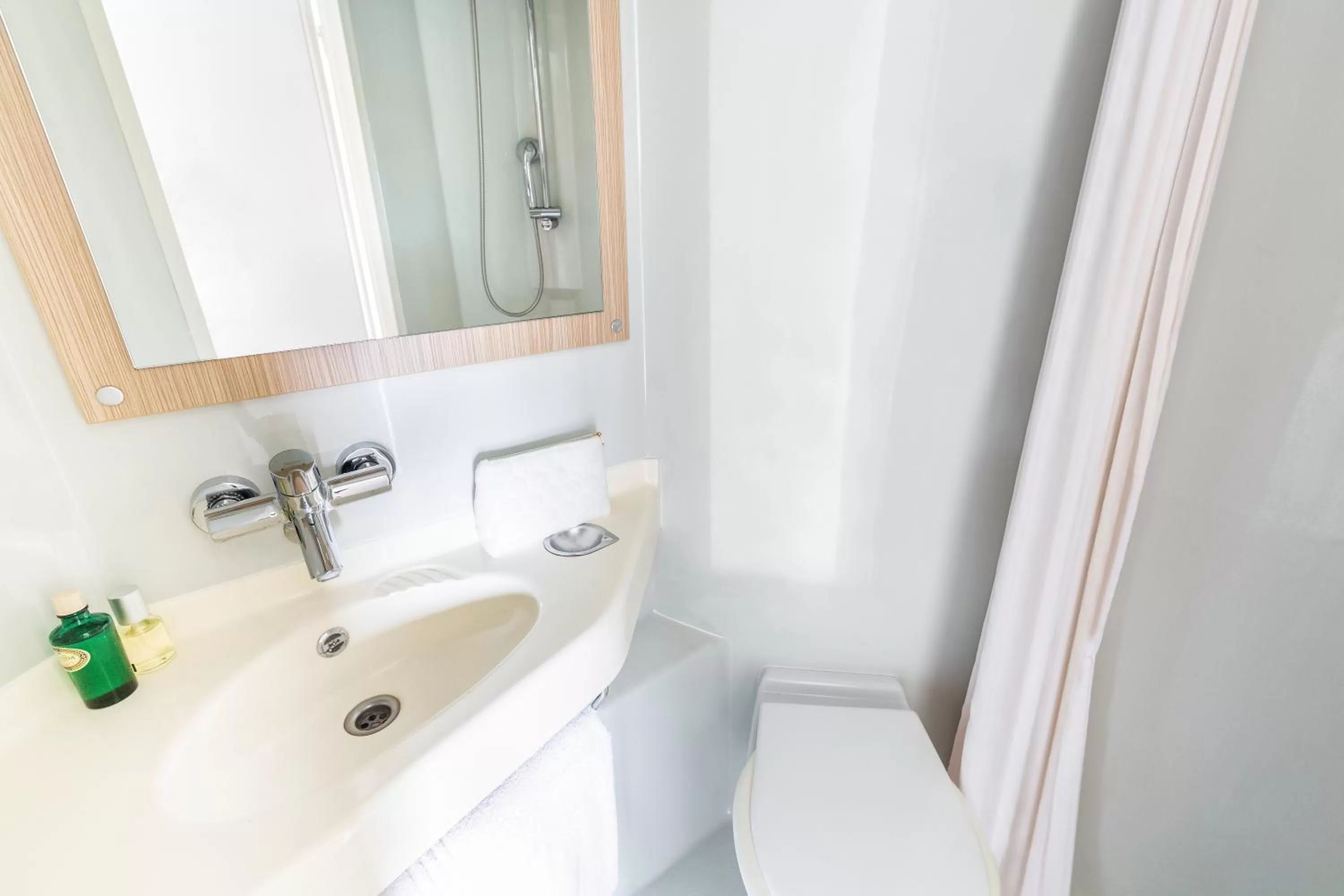 Bathroom in greet hôtel Angoulême