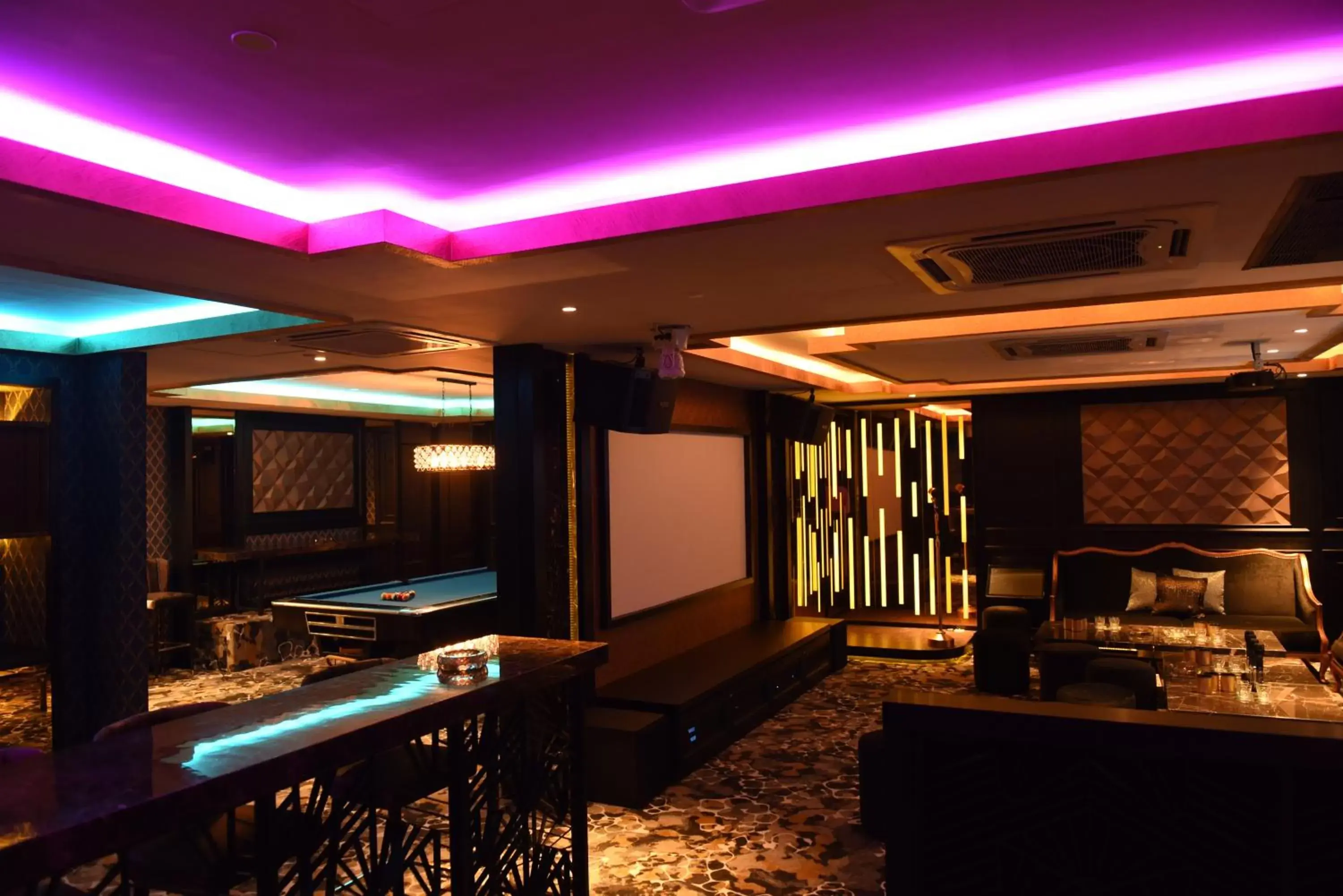Karaoke in Vangohh Eminent Hotel & Spa