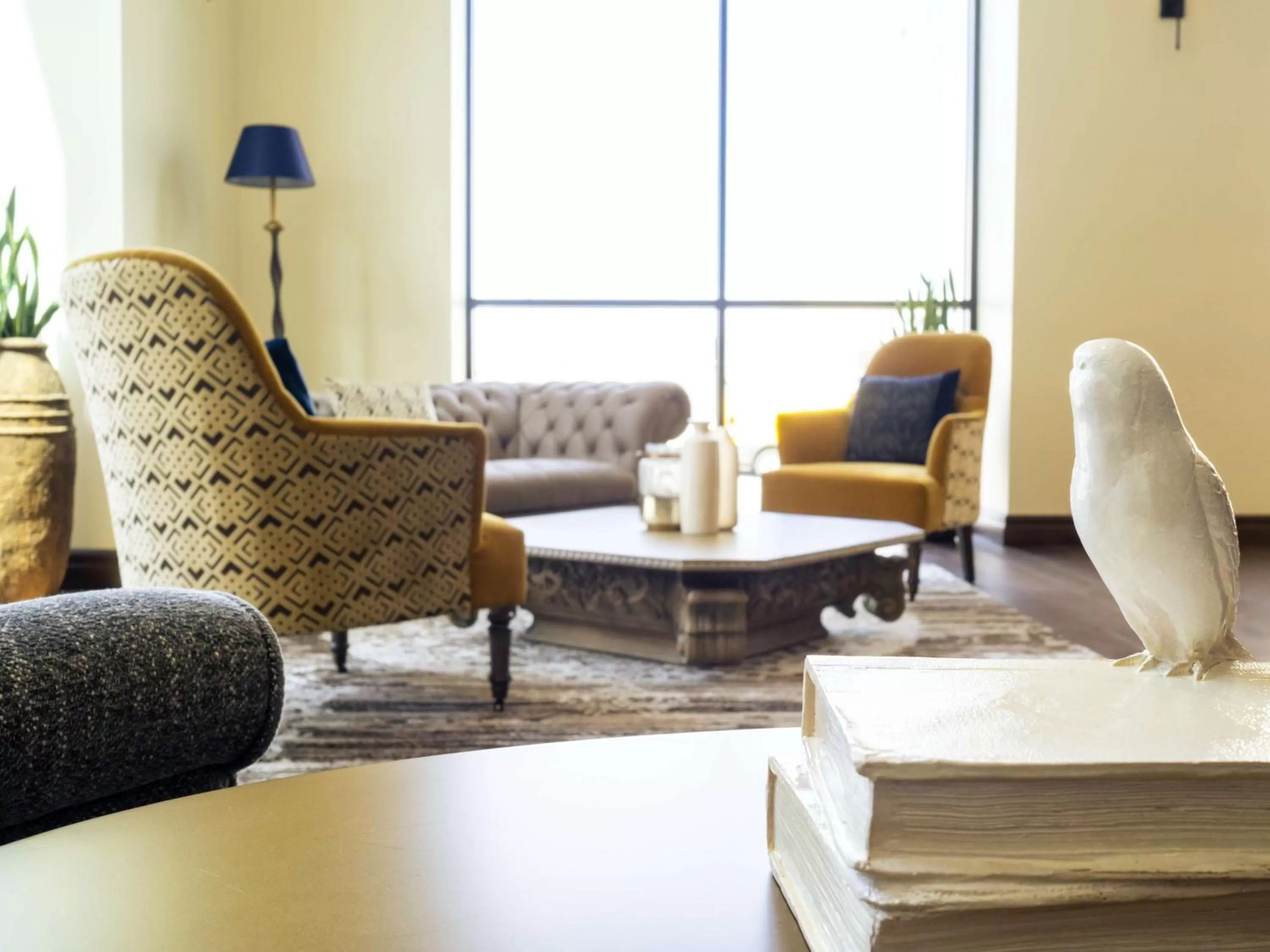 Lobby or reception in The Peregrine Omaha Downtown Curio Collection By Hilton