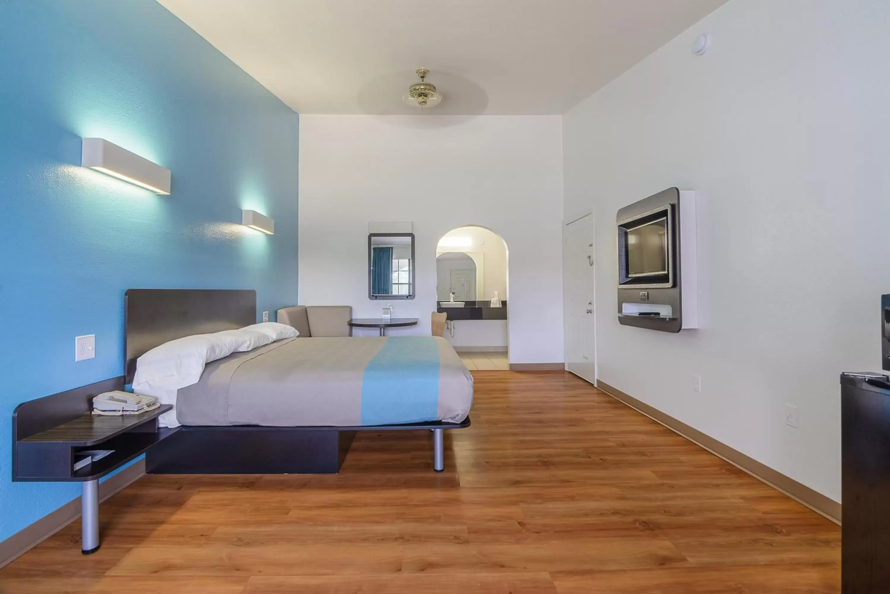 Bedroom, Bed in Motel 6-Canton, TX