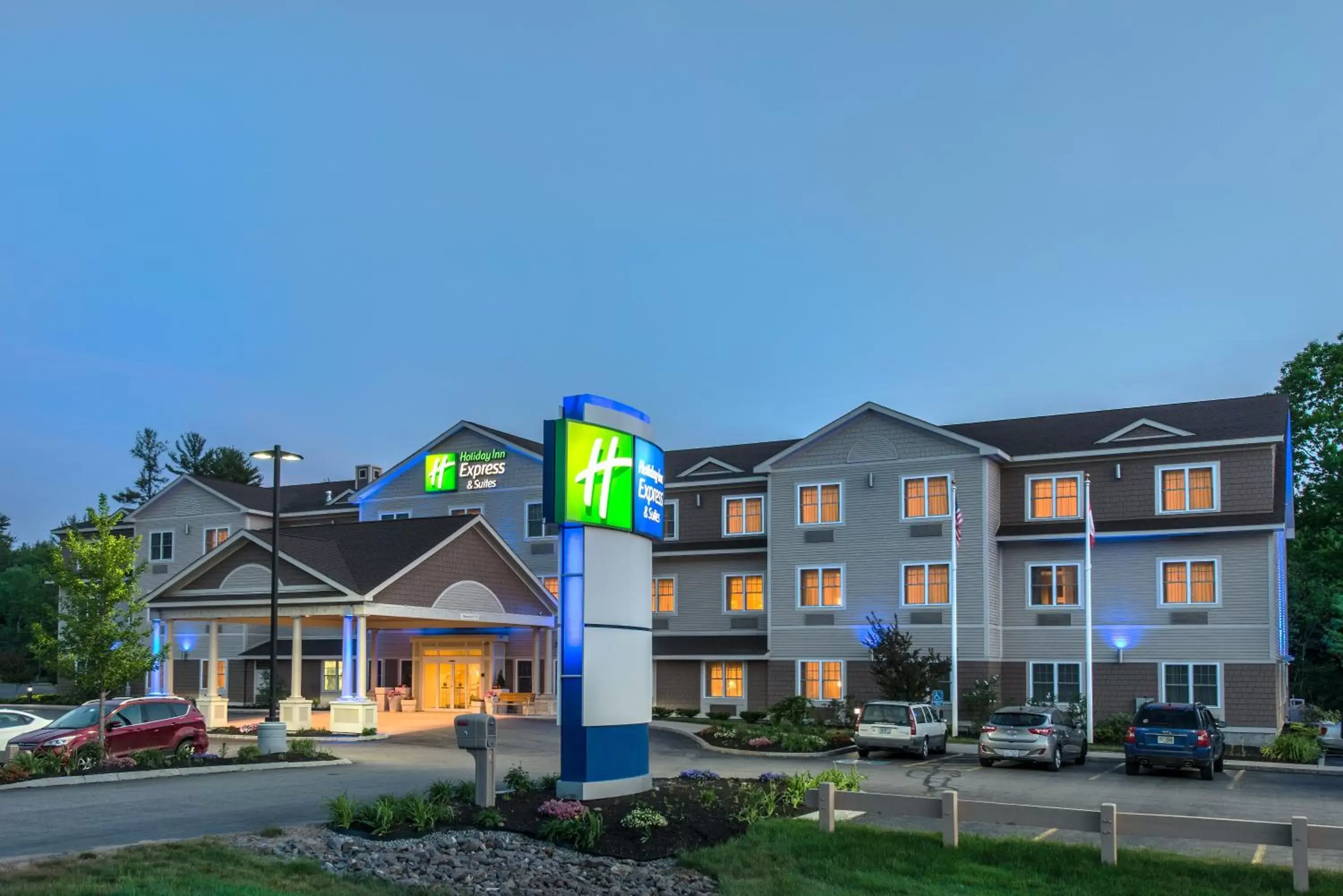 Property Building in Holiday Inn Express & Suites Tilton, an IHG Hotel