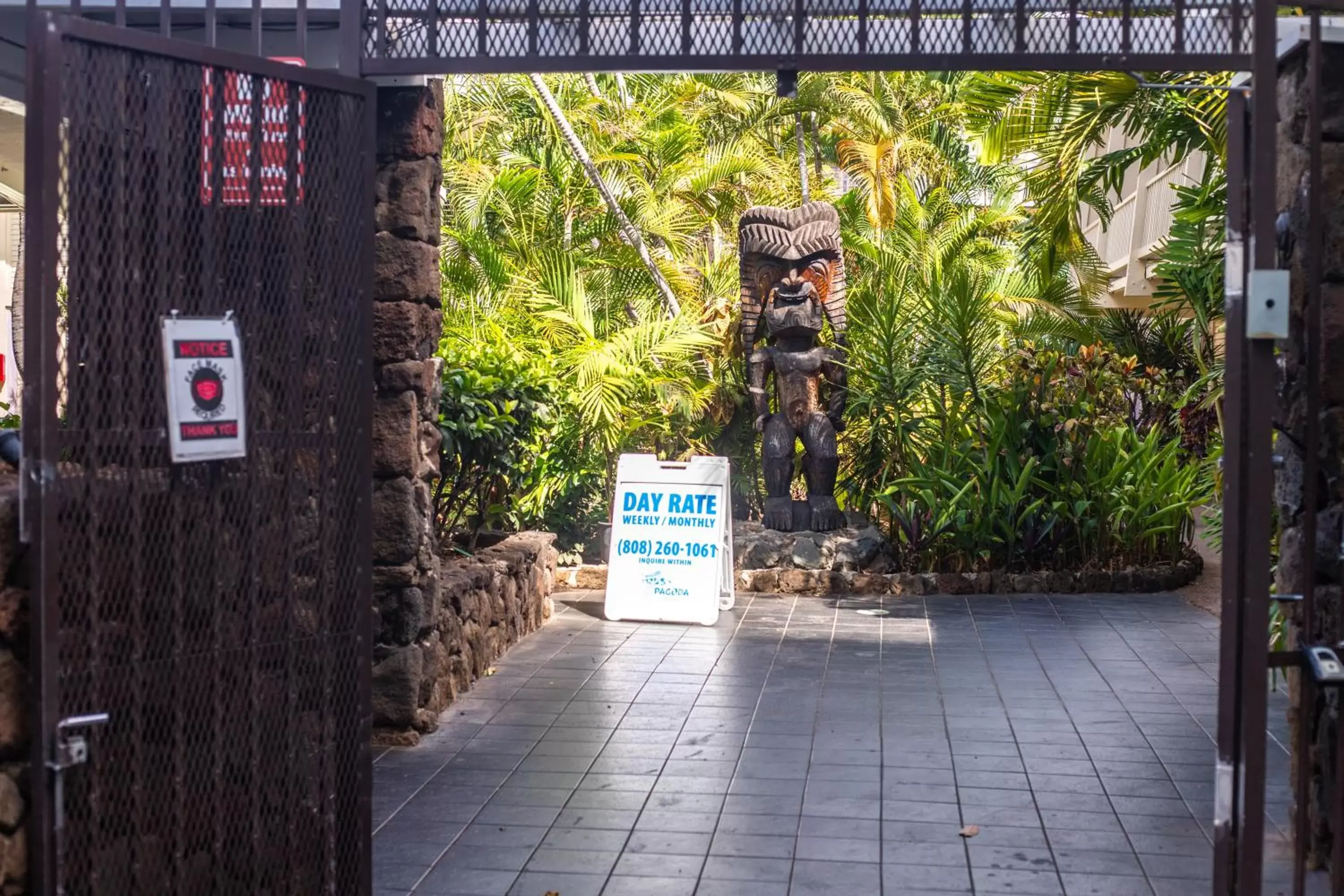 Facade/entrance, Property Logo/Sign in Waikiki Heritage Hotel