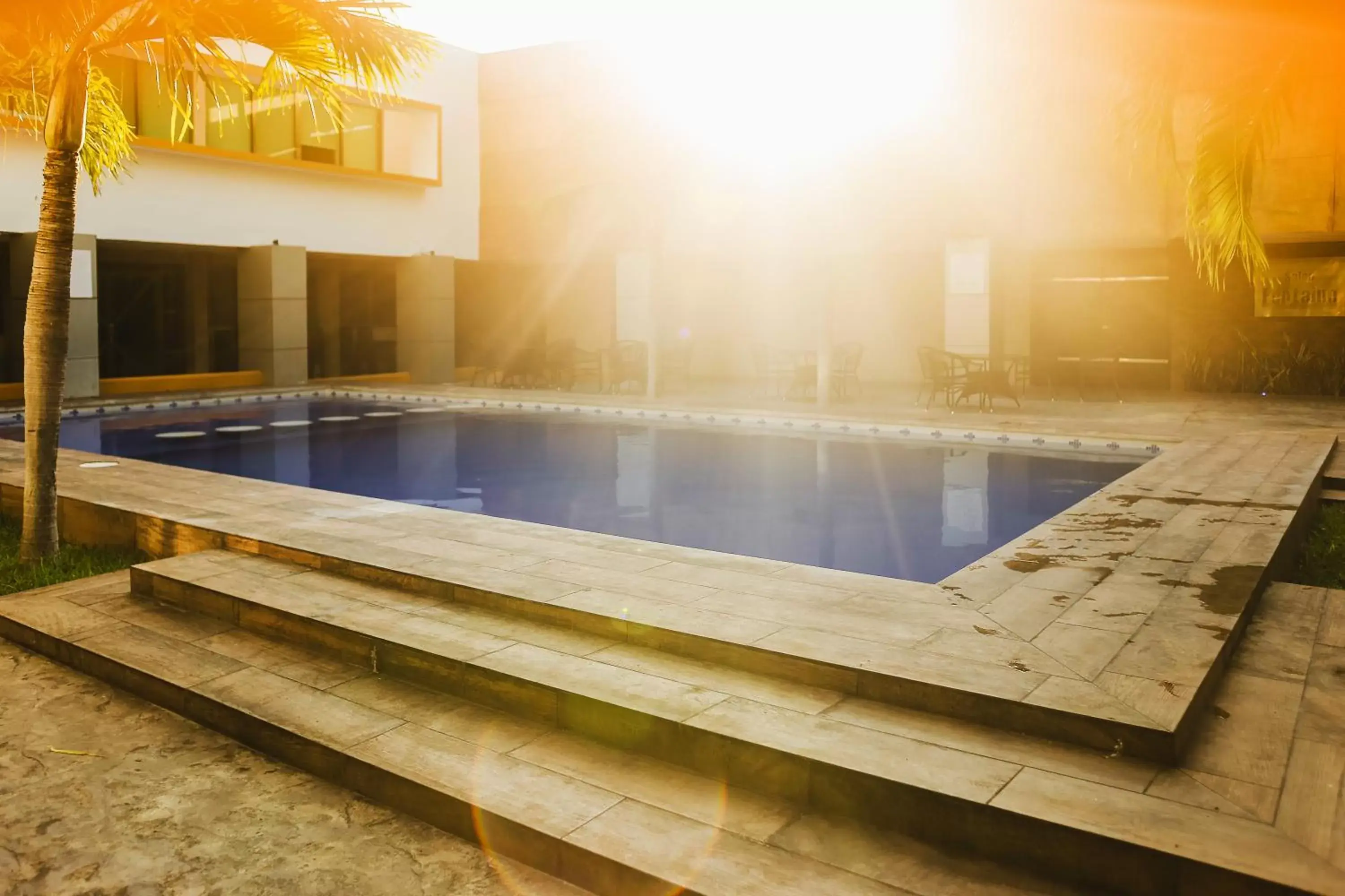 Swimming pool in Hotel Plaza Mirador