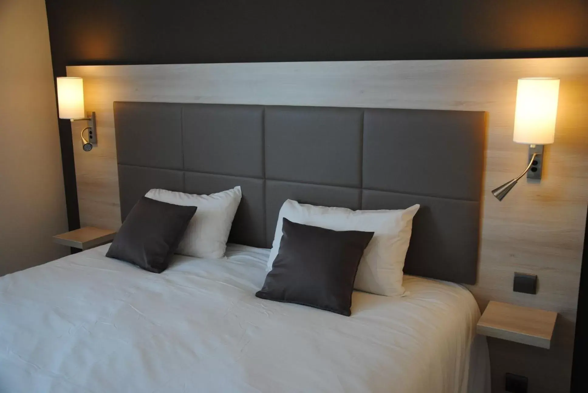 Bed in Brit Hotel Vendée Mer