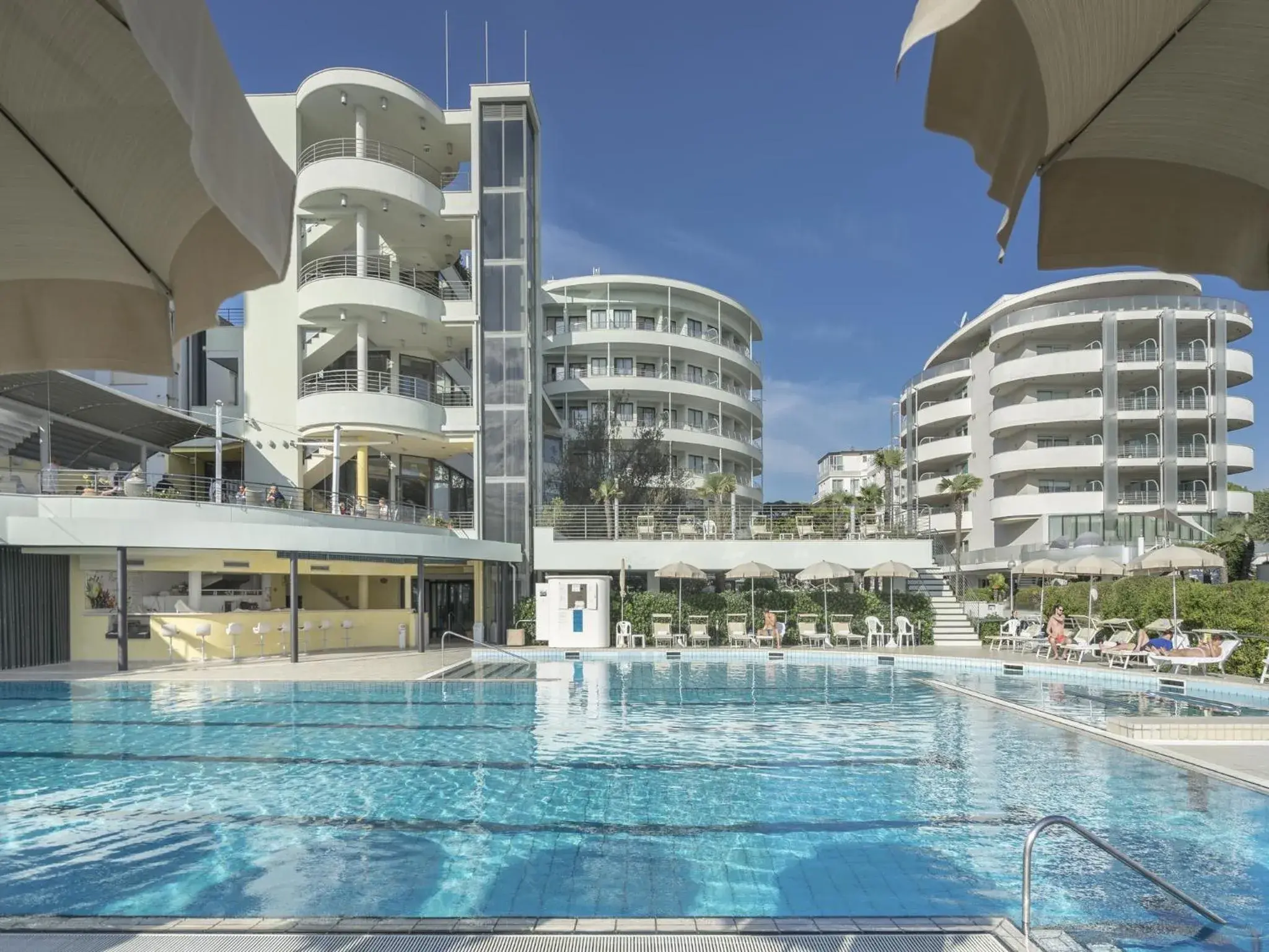 Swimming Pool in Hotel Le Palme - Premier Resort