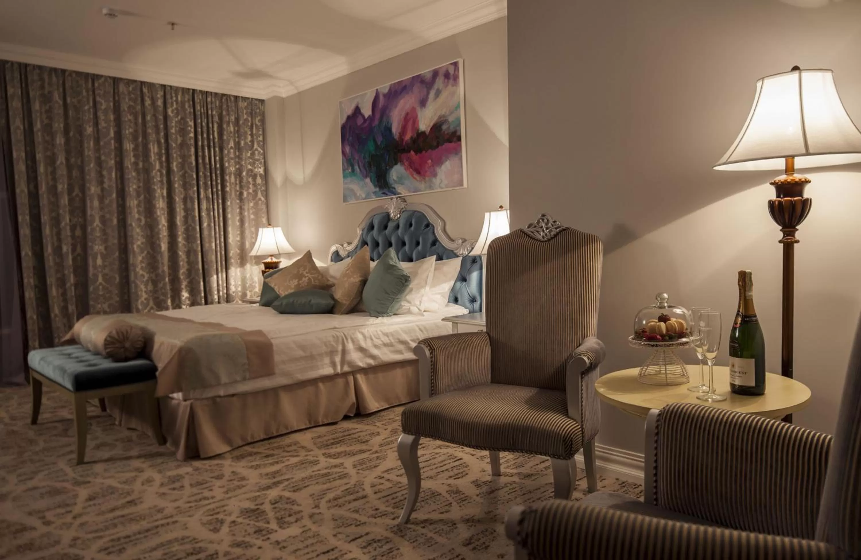 Bed in Bristol Central Park Hotel