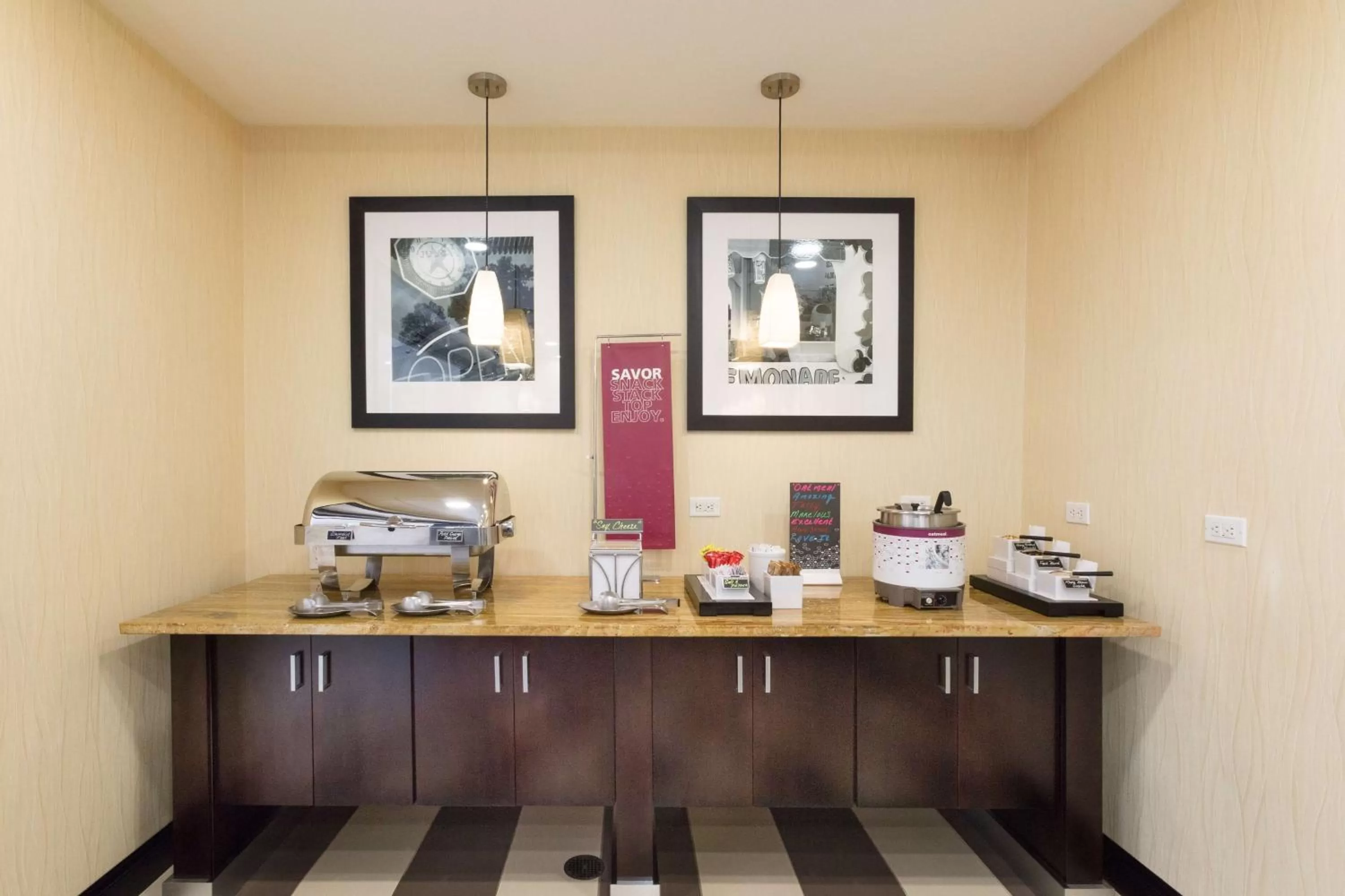 Breakfast in Hampton Inn Daytona Beach/Beachfront