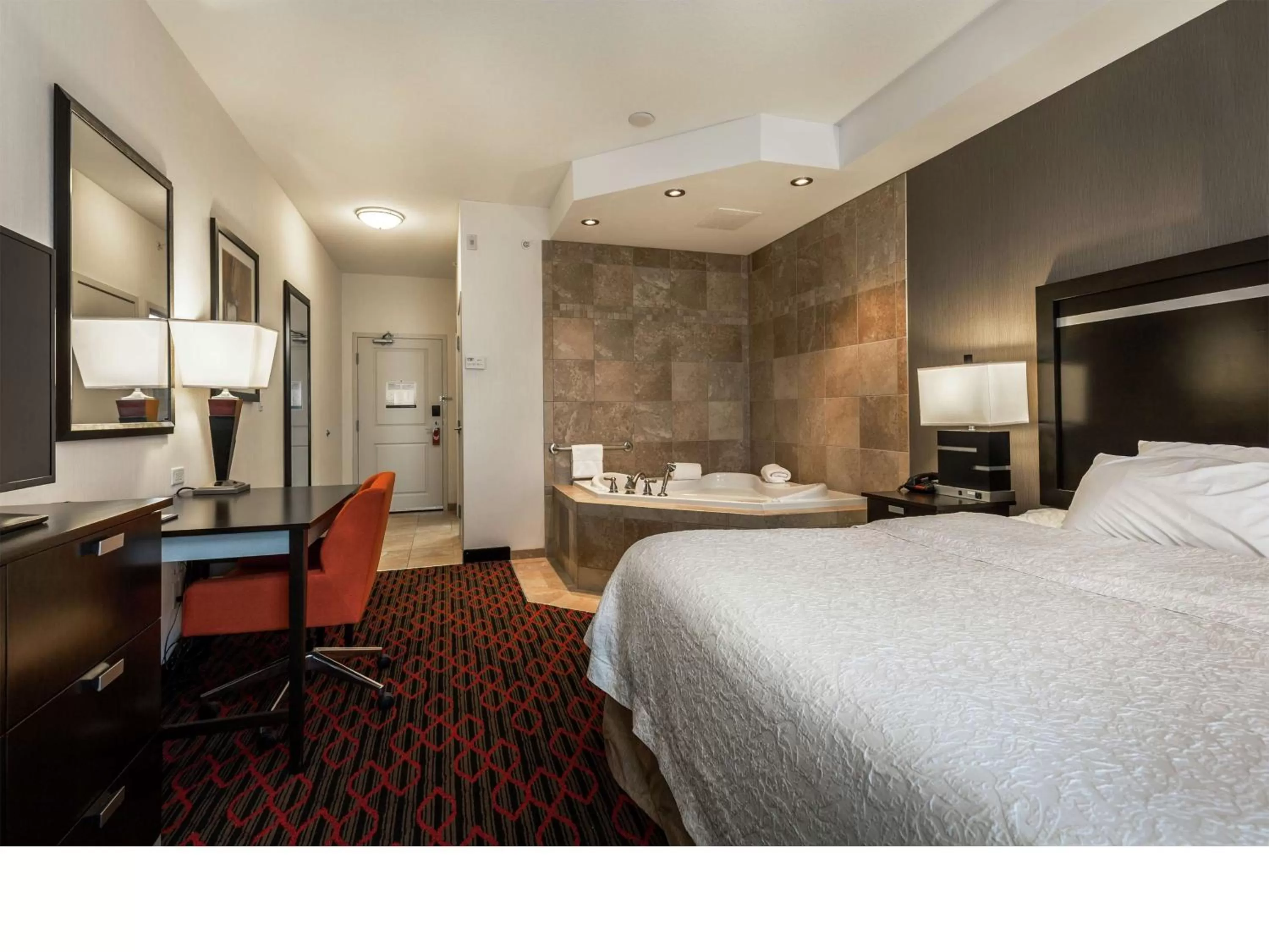 Bedroom, Bed in Hampton Inn & Suites by Hilton Lethbridge