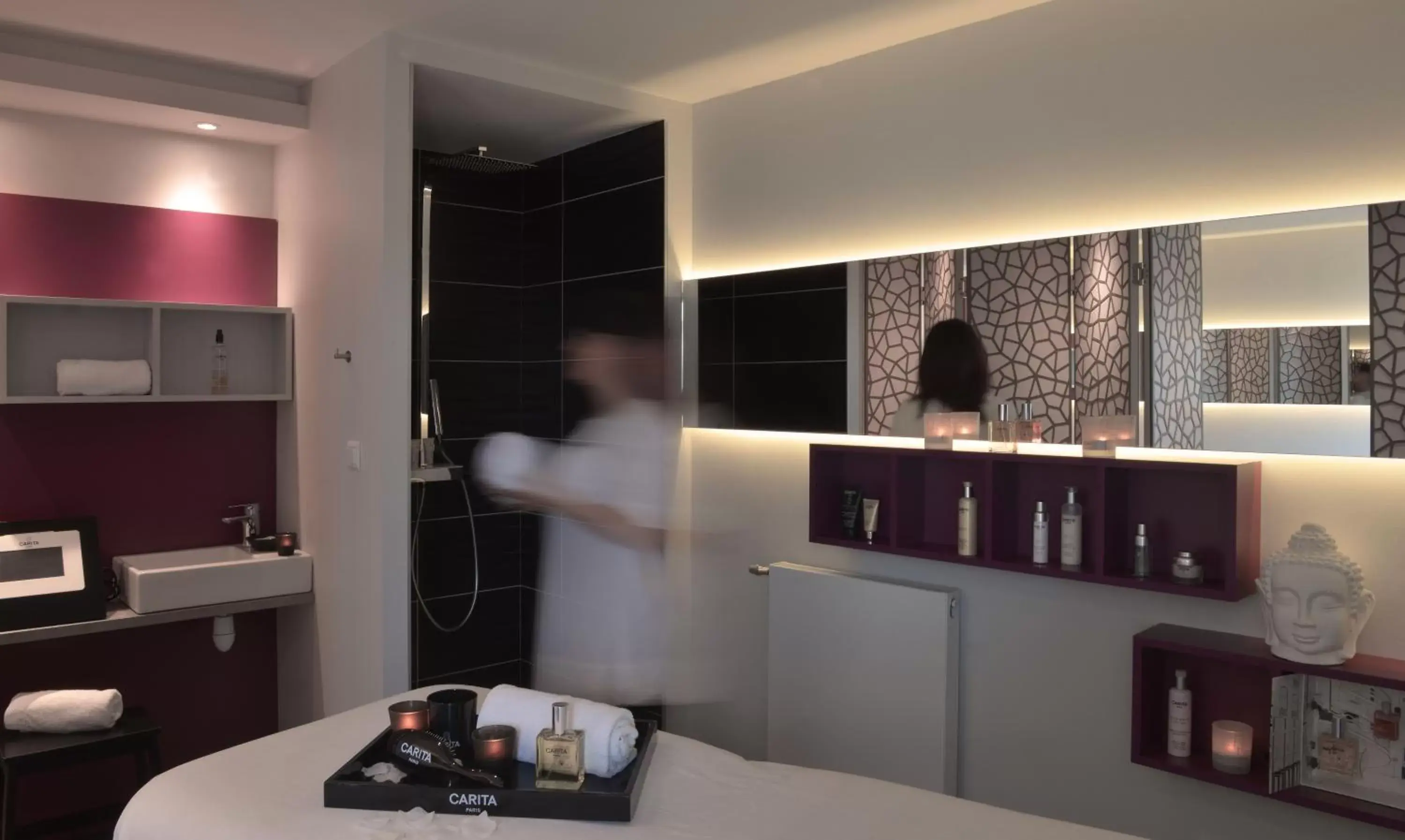 Massage, Bathroom in Hostellerie de la Pointe Saint-Mathieu - SPA & Restaurant