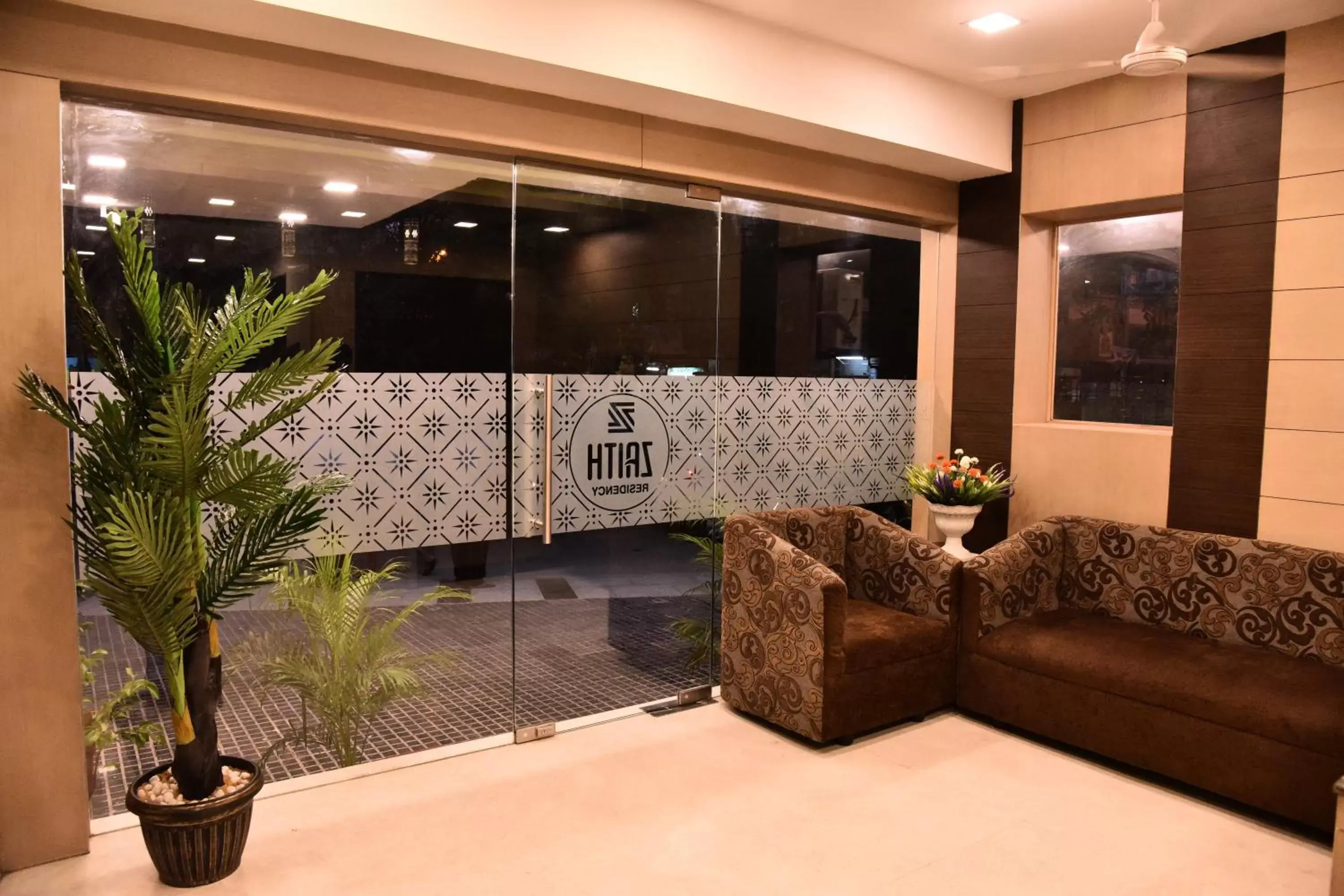 Seating area, Lobby/Reception in Zaith Residency Near US Consulate & Apollo hospitals
