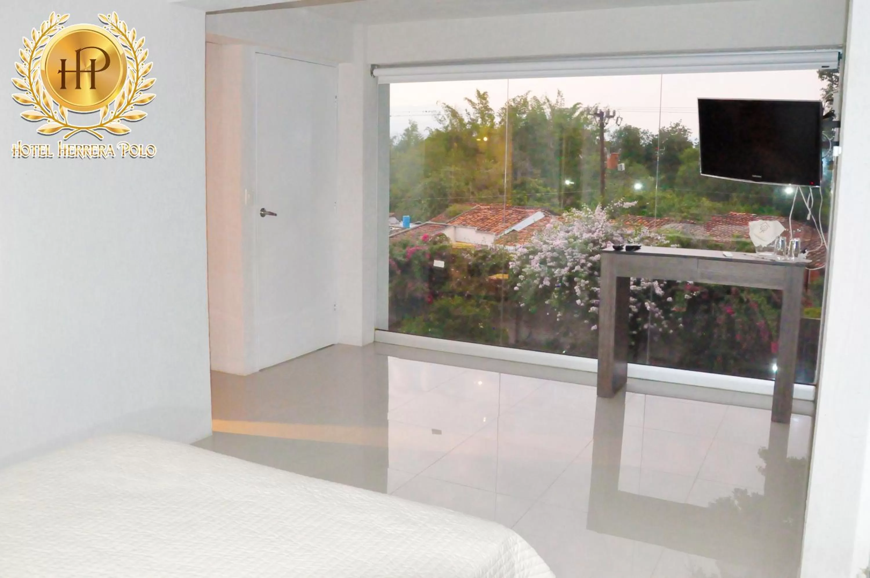 TV and multimedia, TV/Entertainment Center in Hotel Herrera Polo